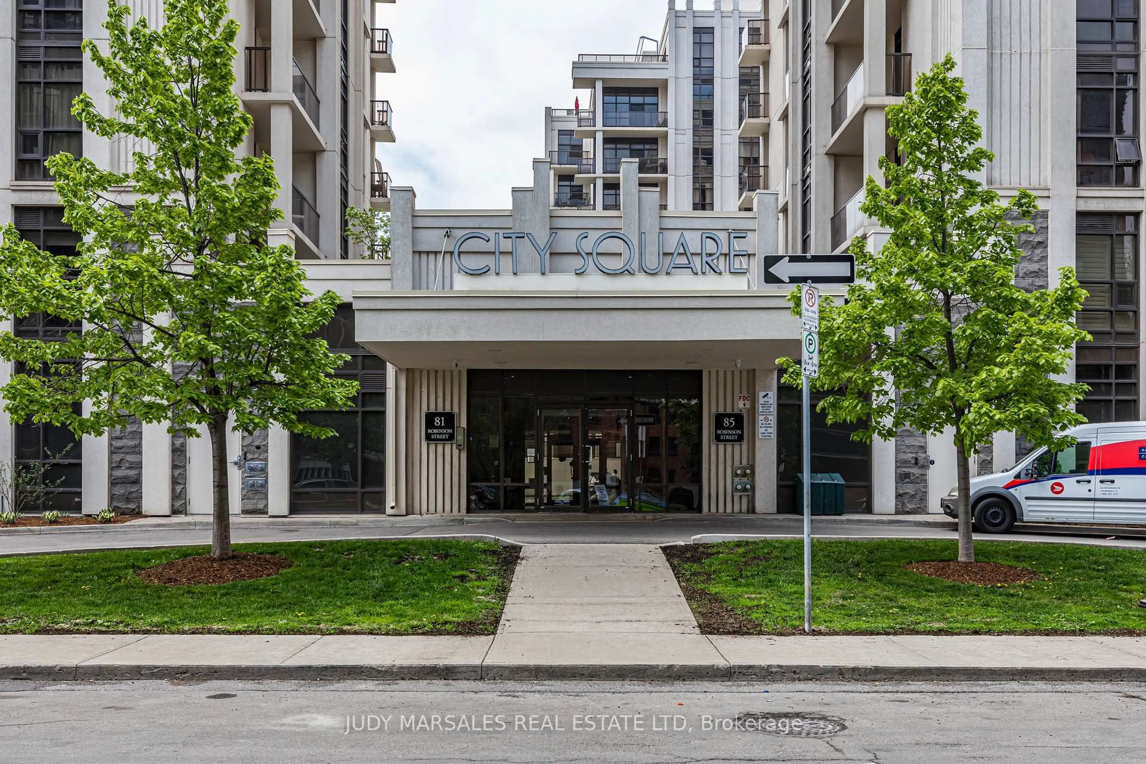 Indoor foyer for 85 Robinson St #1010, Hamilton Ontario L8P 0B9