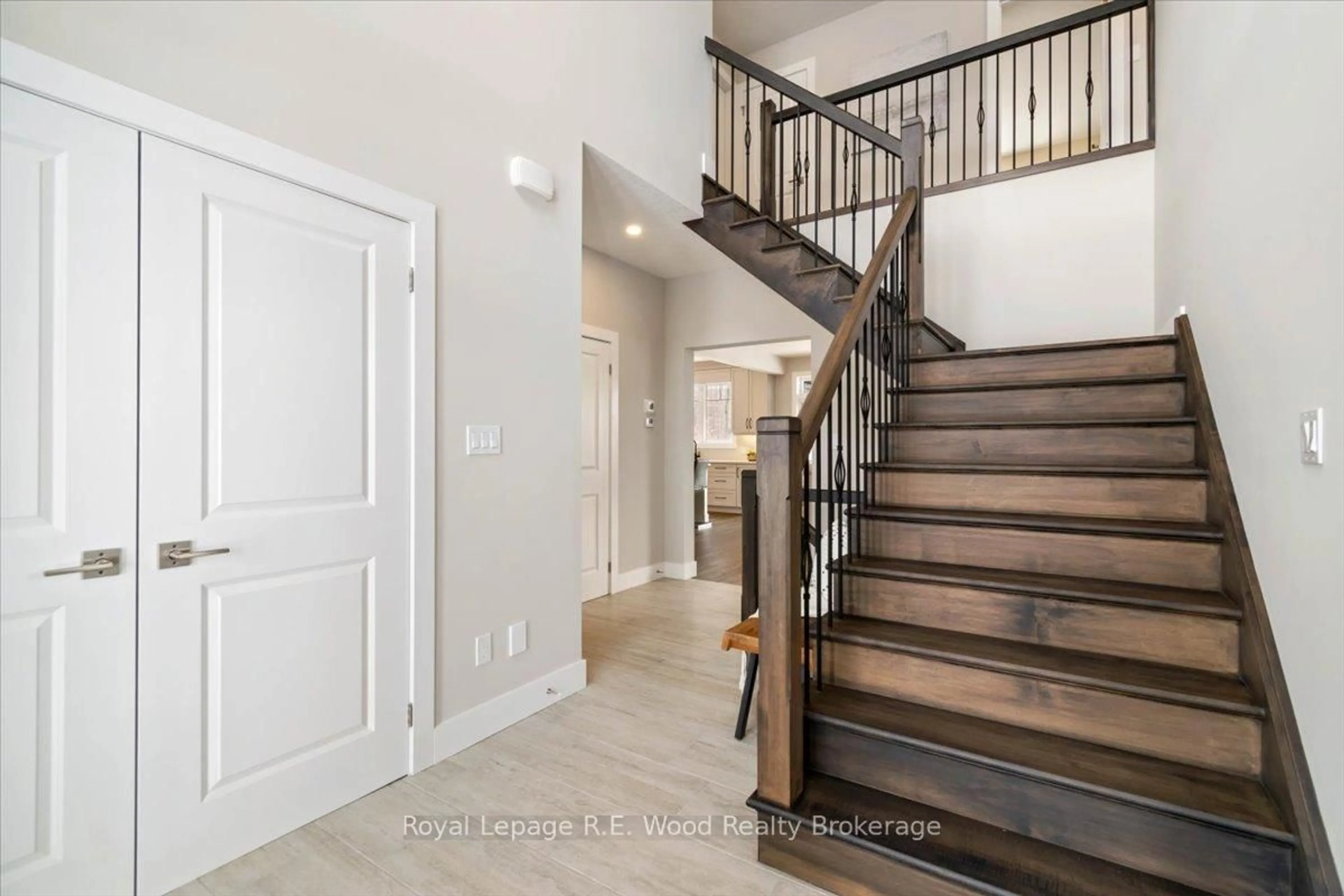 Indoor entryway for 61 Sunview Dr, Norwich Ontario N0J 1P0