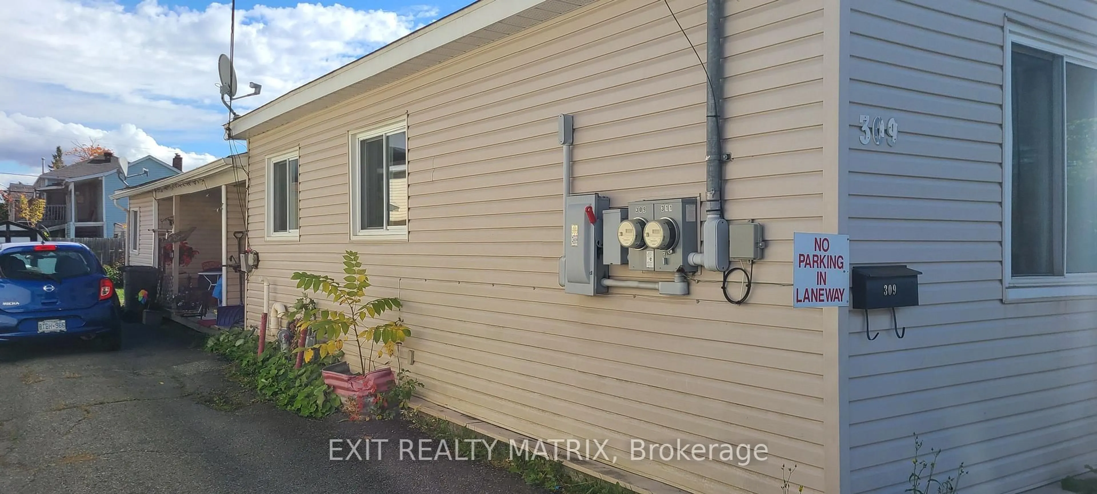 Home with vinyl exterior material, unknown for 309-311 Salisbury St, Hawkesbury Ontario K6A 2P5