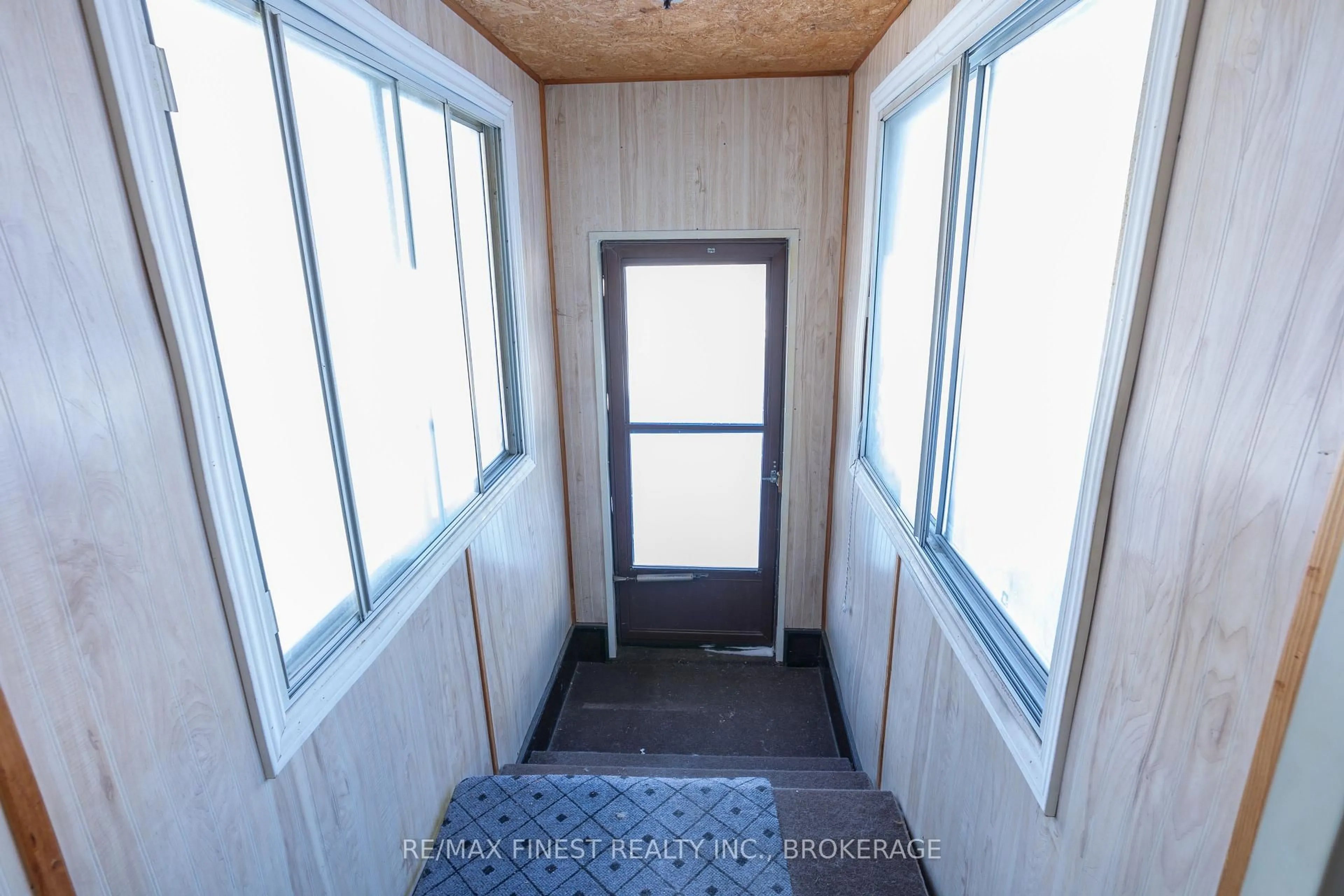 Indoor entryway for 11 Powley Garden Dr, Kingston Ontario K7K 6A1