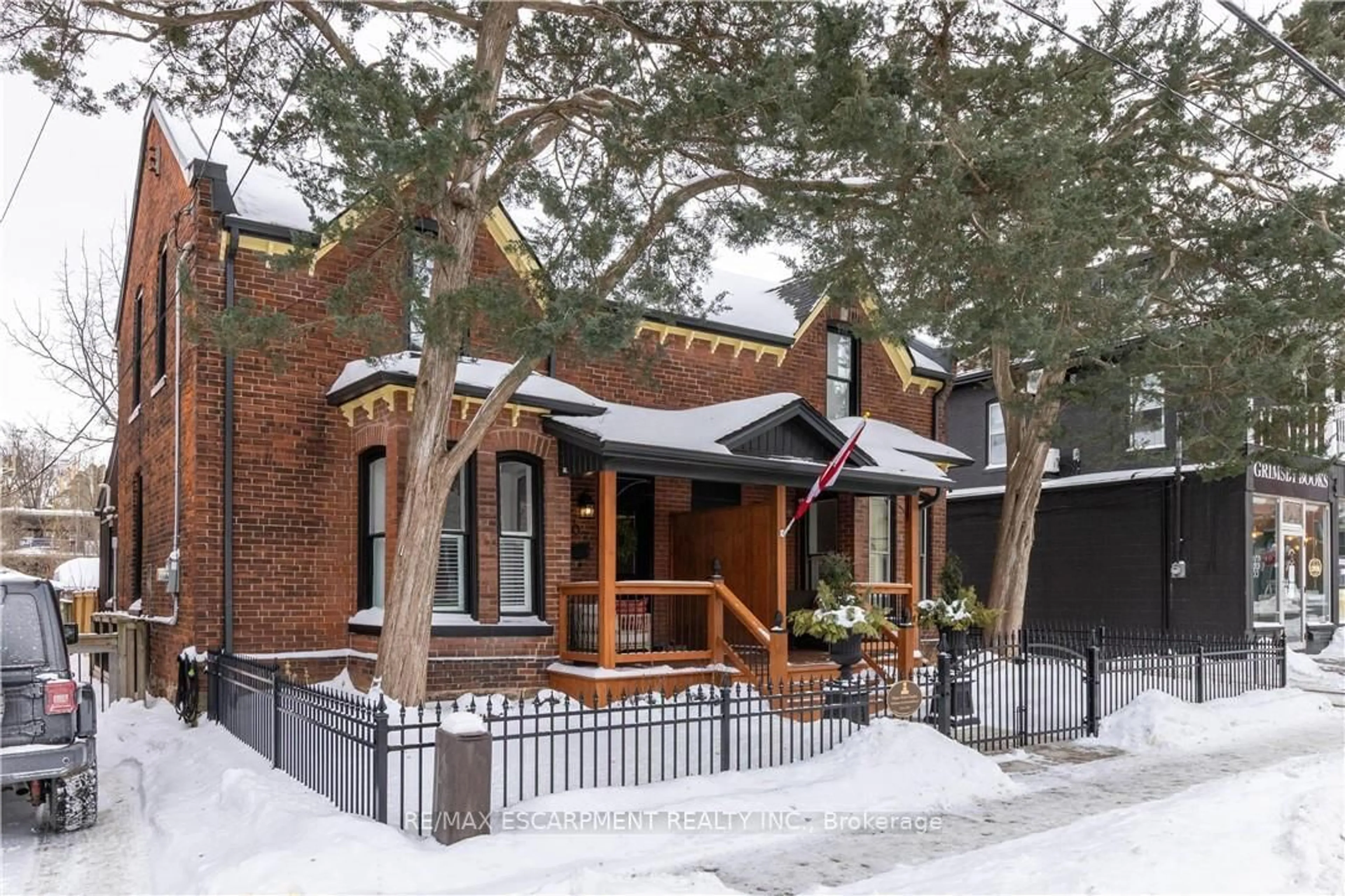 Home with brick exterior material, street for 8-10 Ontario St, Grimsby Ontario L3M 3G9