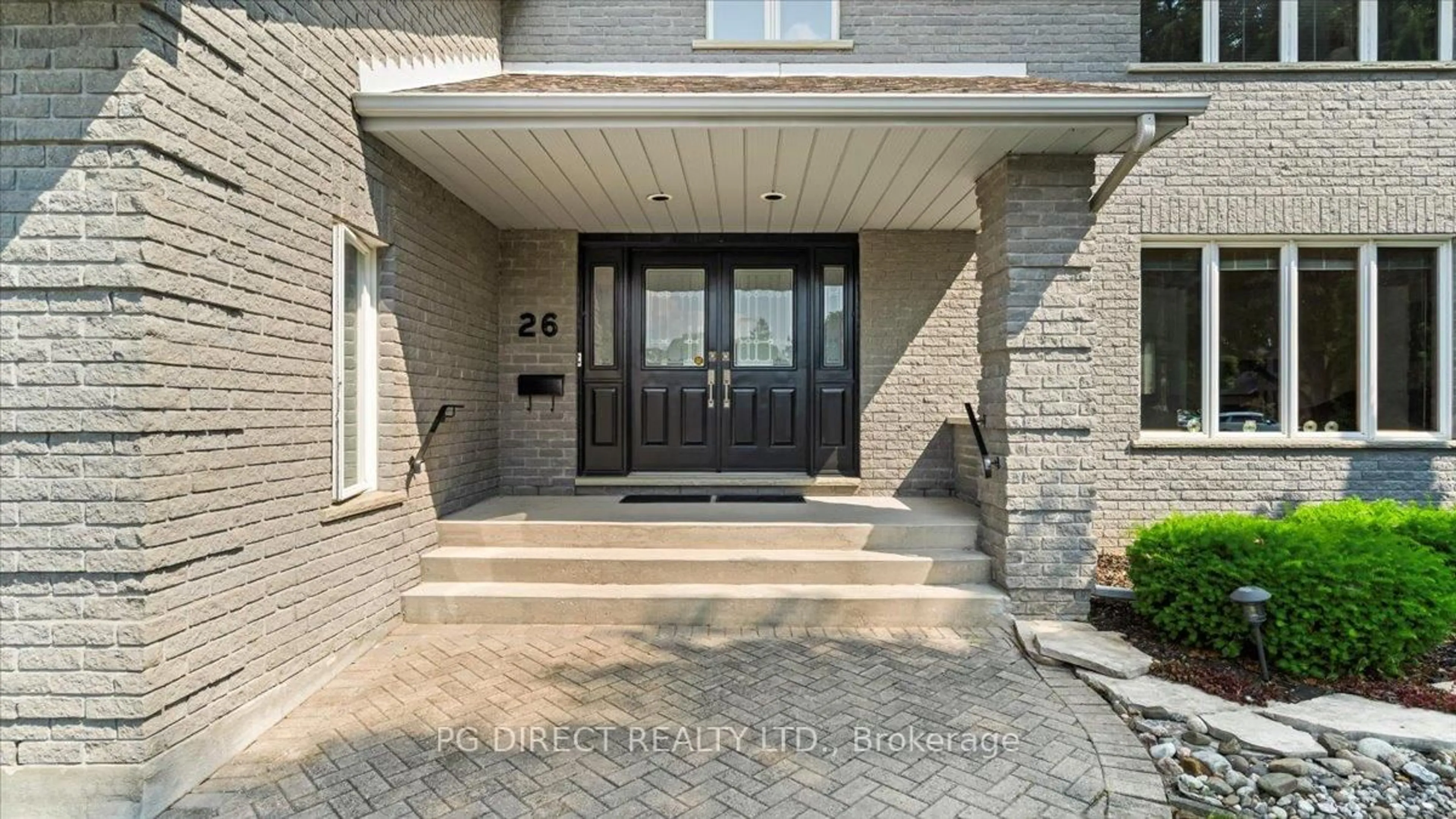 Indoor entryway for 26 Bridlewood Lane, Quinte West Ontario K8V 6N4