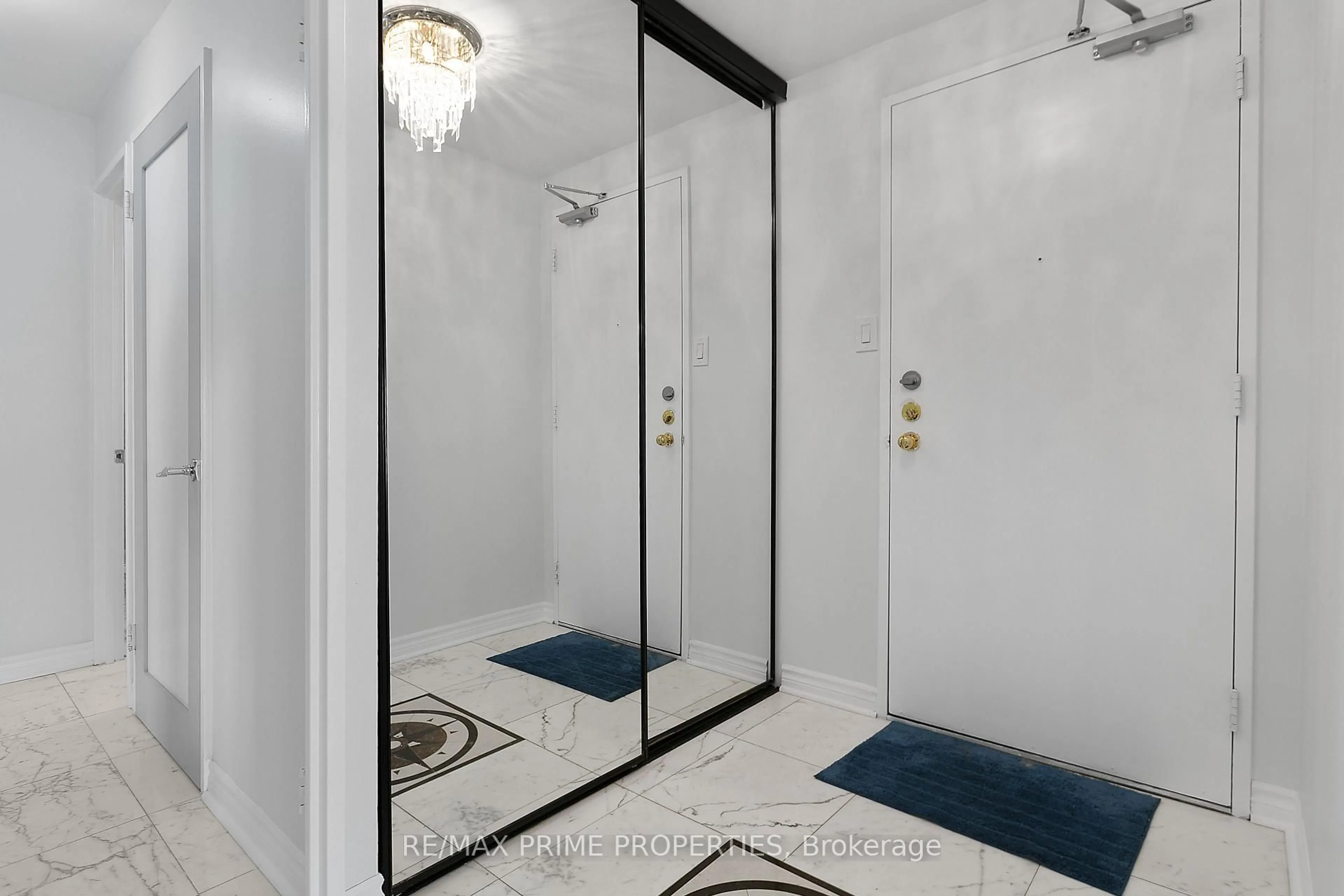 Indoor foyer for 1081 Ambleside Dr #1603, Ottawa Ontario K2B 8C8