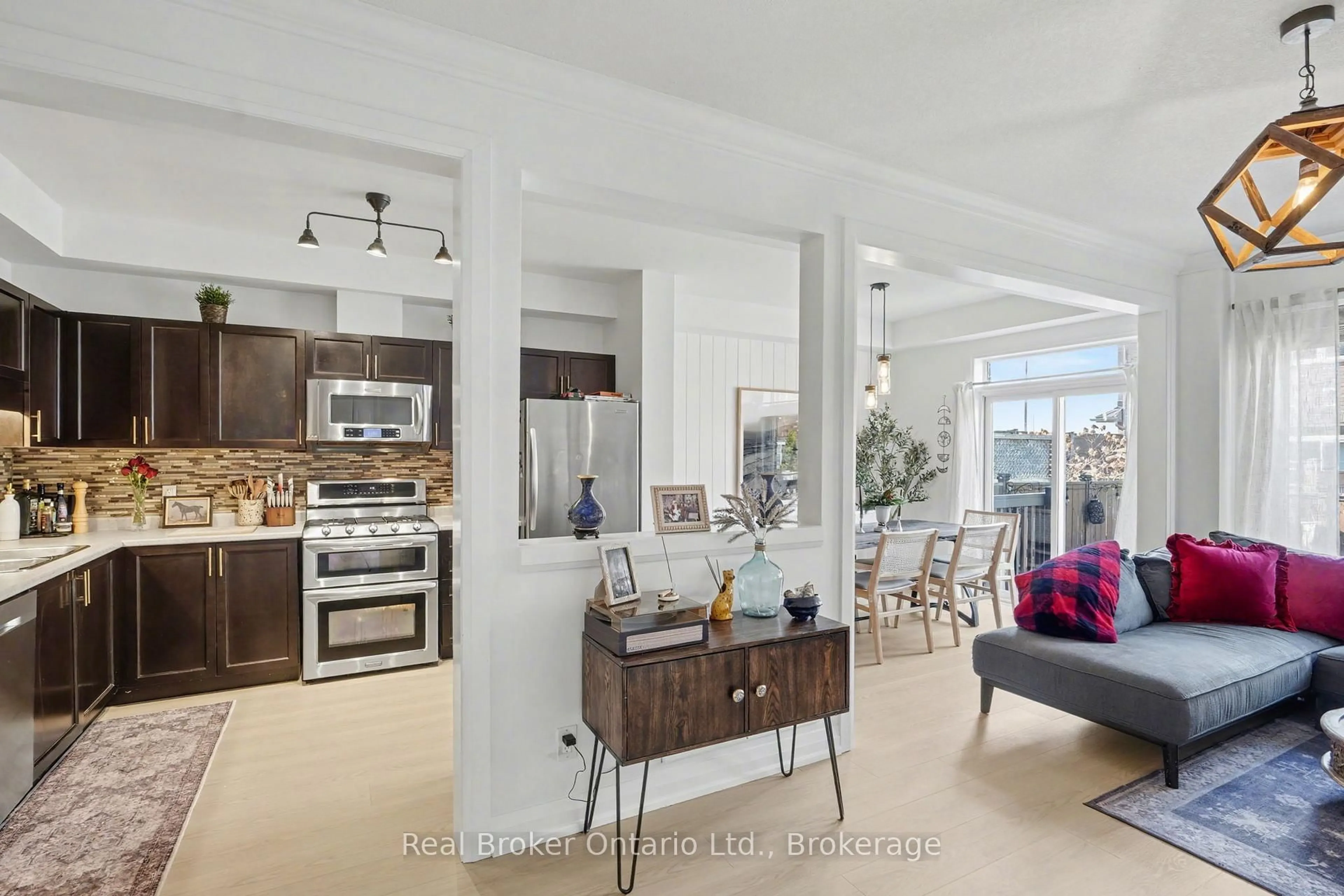 Open concept kitchen, ceramic/tile floor for 45 SEABREEZE Cres #18, Hamilton Ontario L8E 0G1