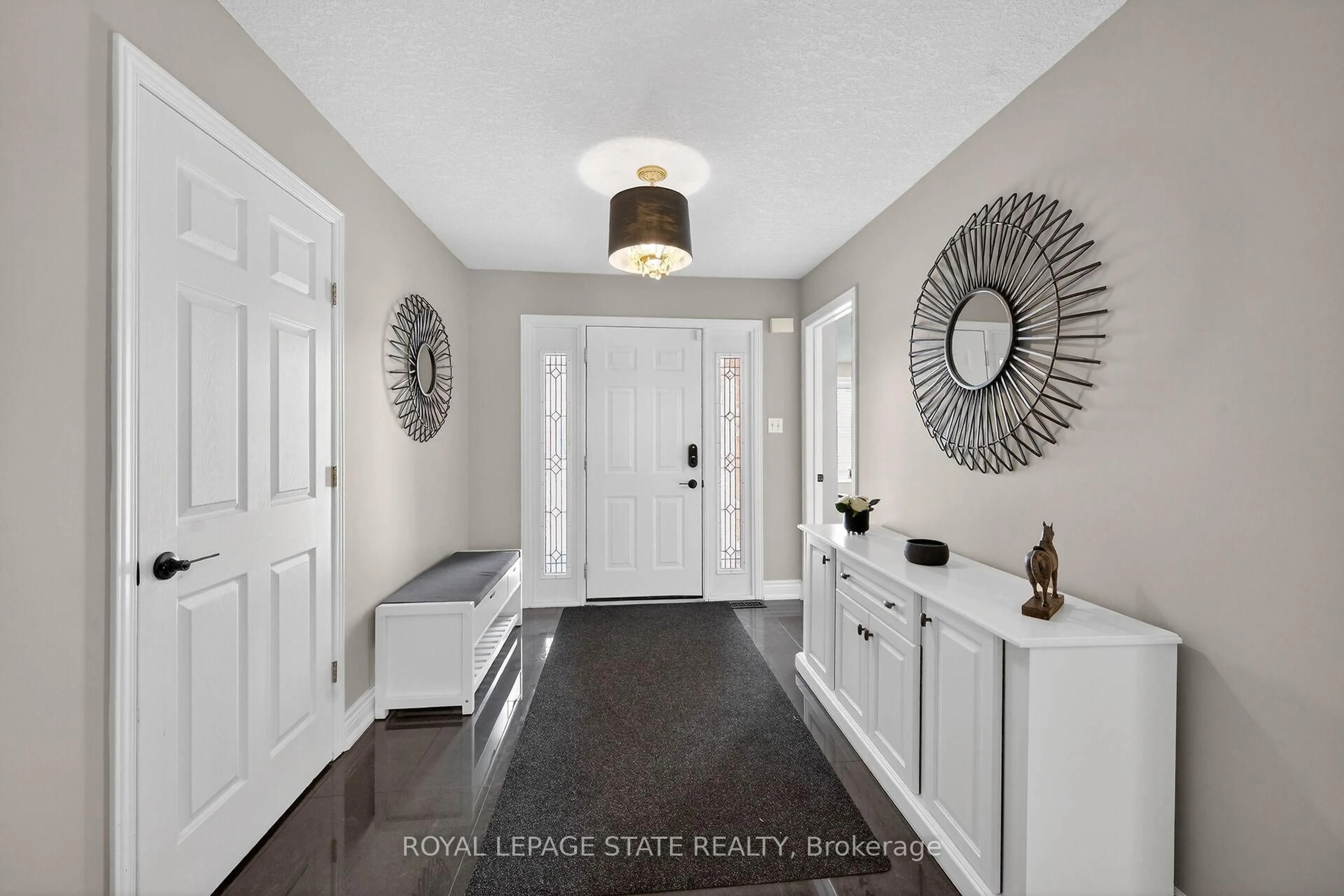 Indoor entryway for 90 Kortright Rd, Guelph Ontario N1G 4N8