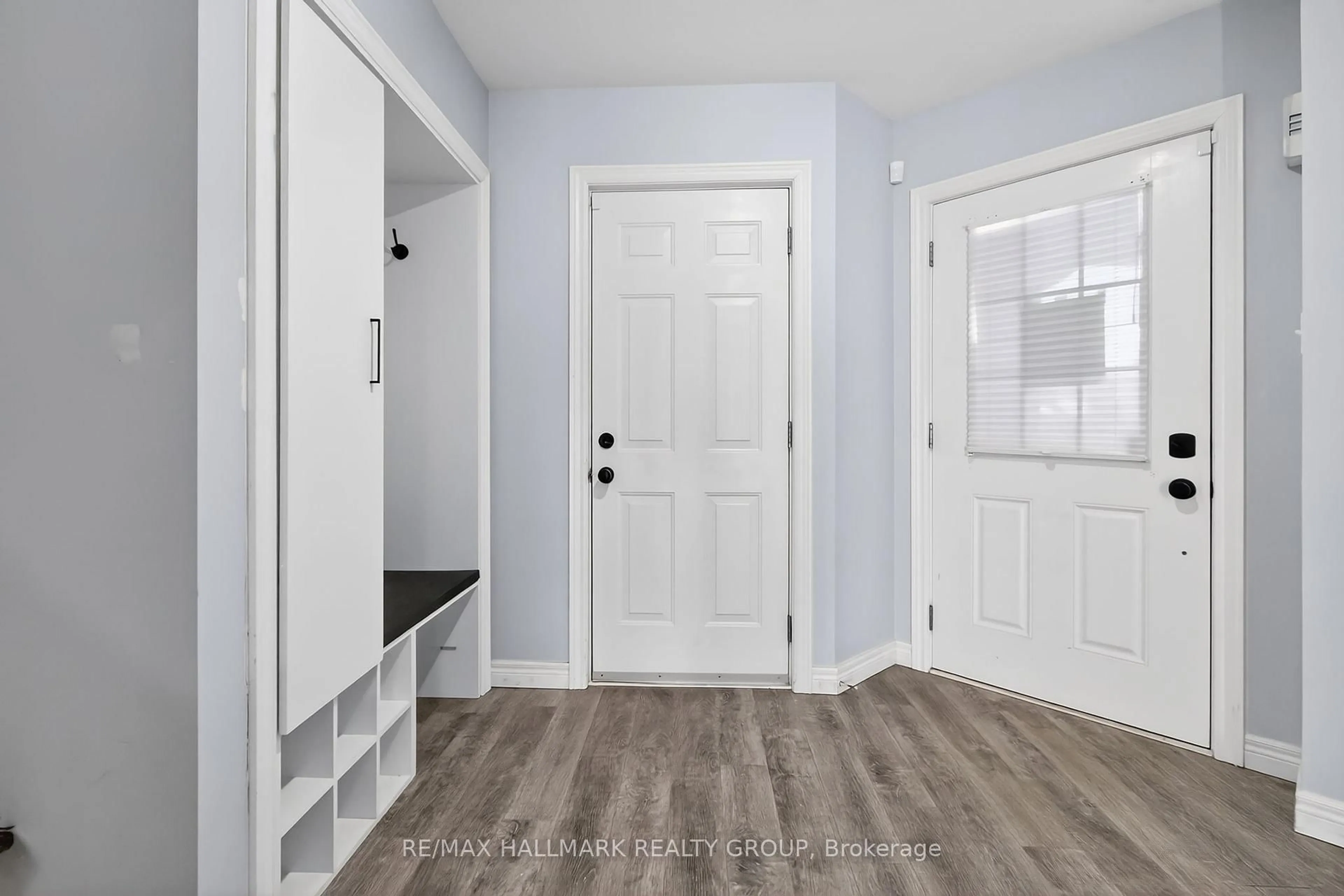 Indoor entryway for 256 Mcmahen St, London East Ontario N5Y 0A2