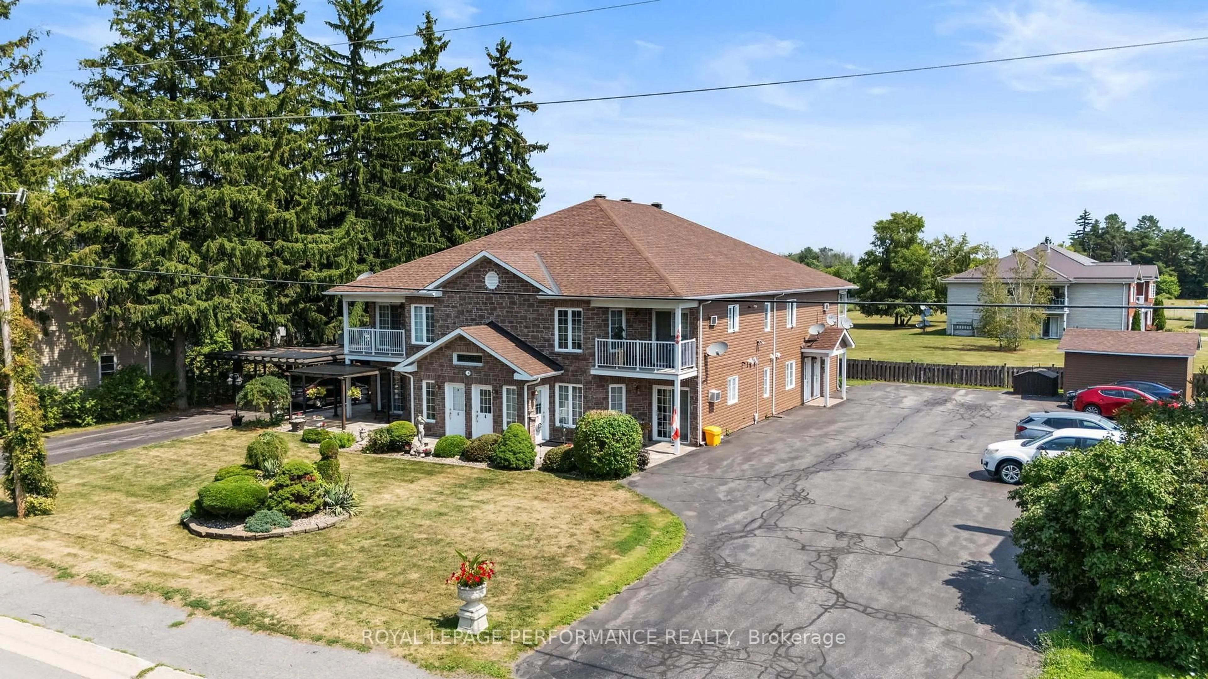 A pic from outside/outdoor area/front of a property/back of a property/a pic from drone, unknown for 28 Queen St, North Stormont Ontario K0A 1R0