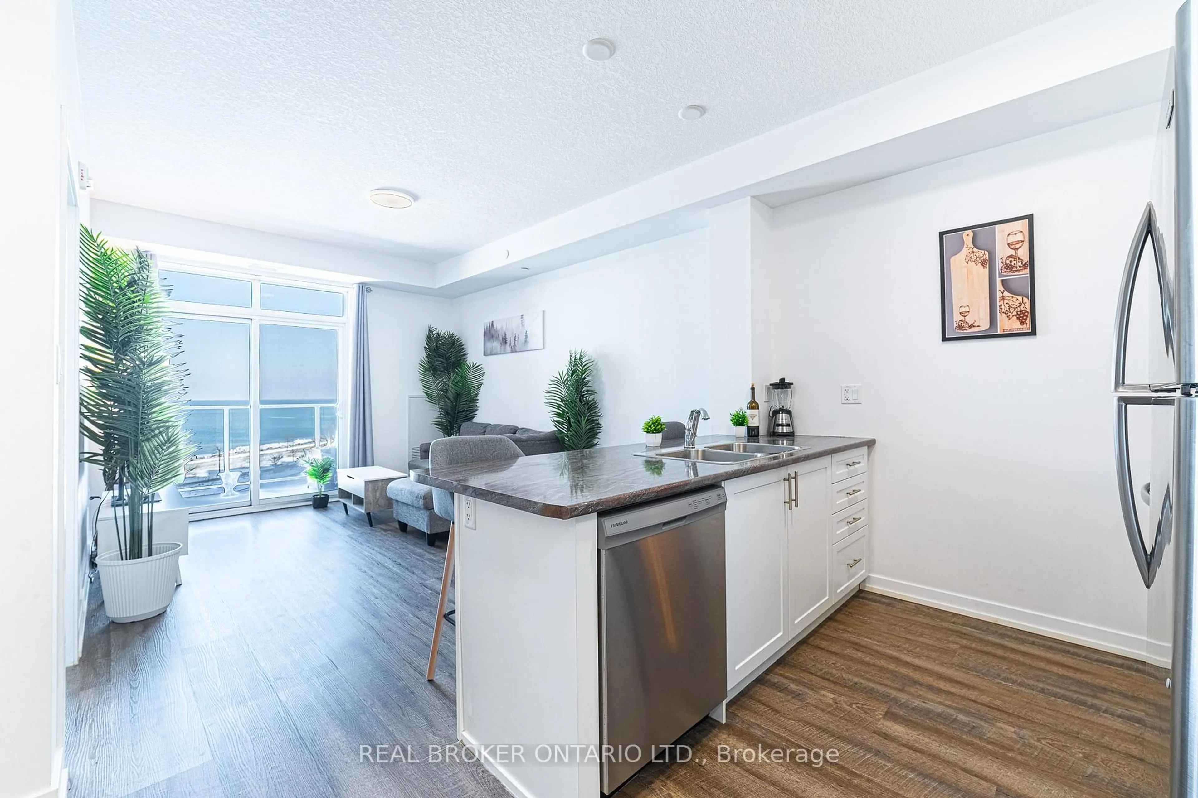 Open concept kitchen, unknown for 101 Shoreview Pl #436, Hamilton Ontario L8E 0K2