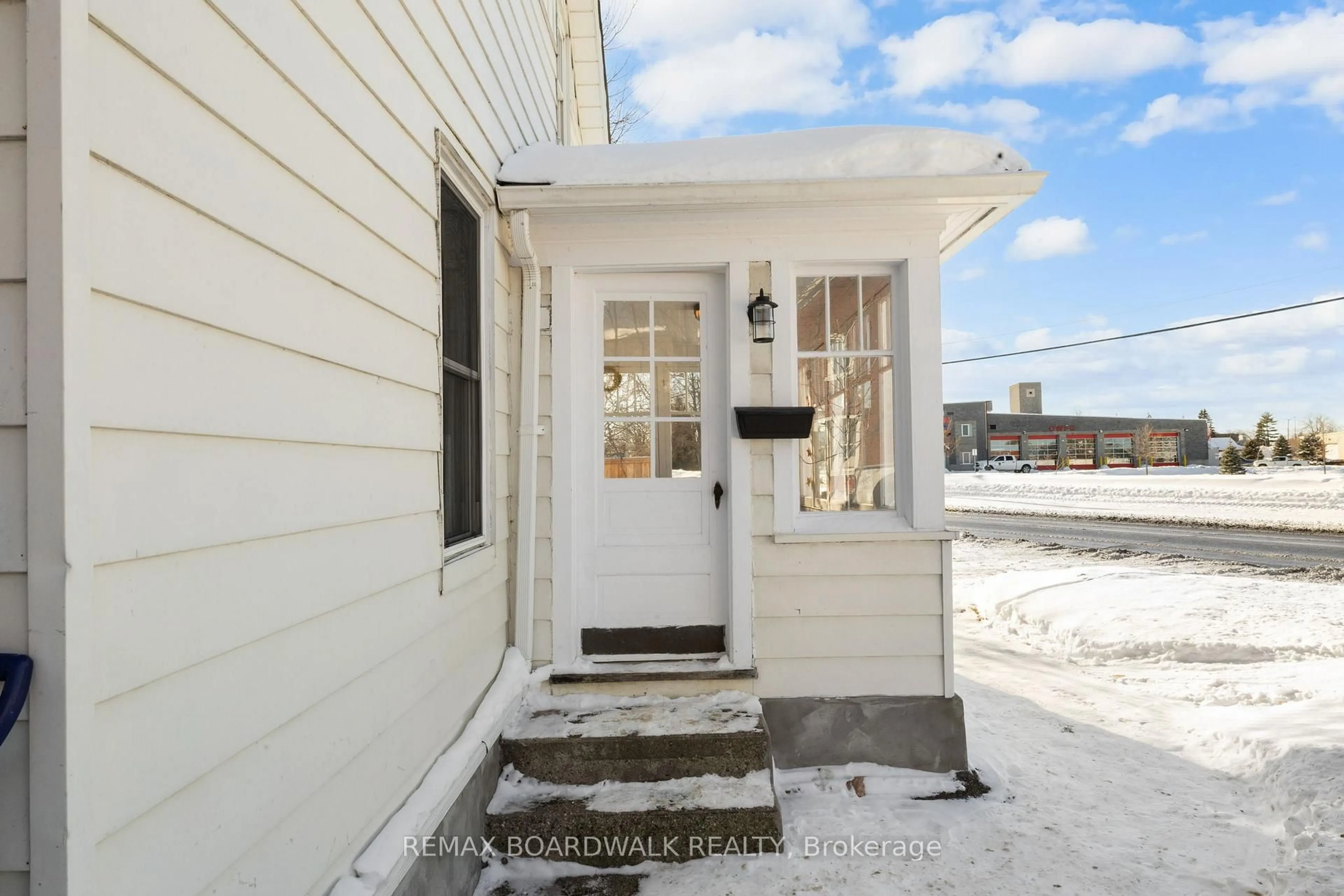 Indoor entryway for 54 Coleman St, Carleton Place Ontario K7C 4P1