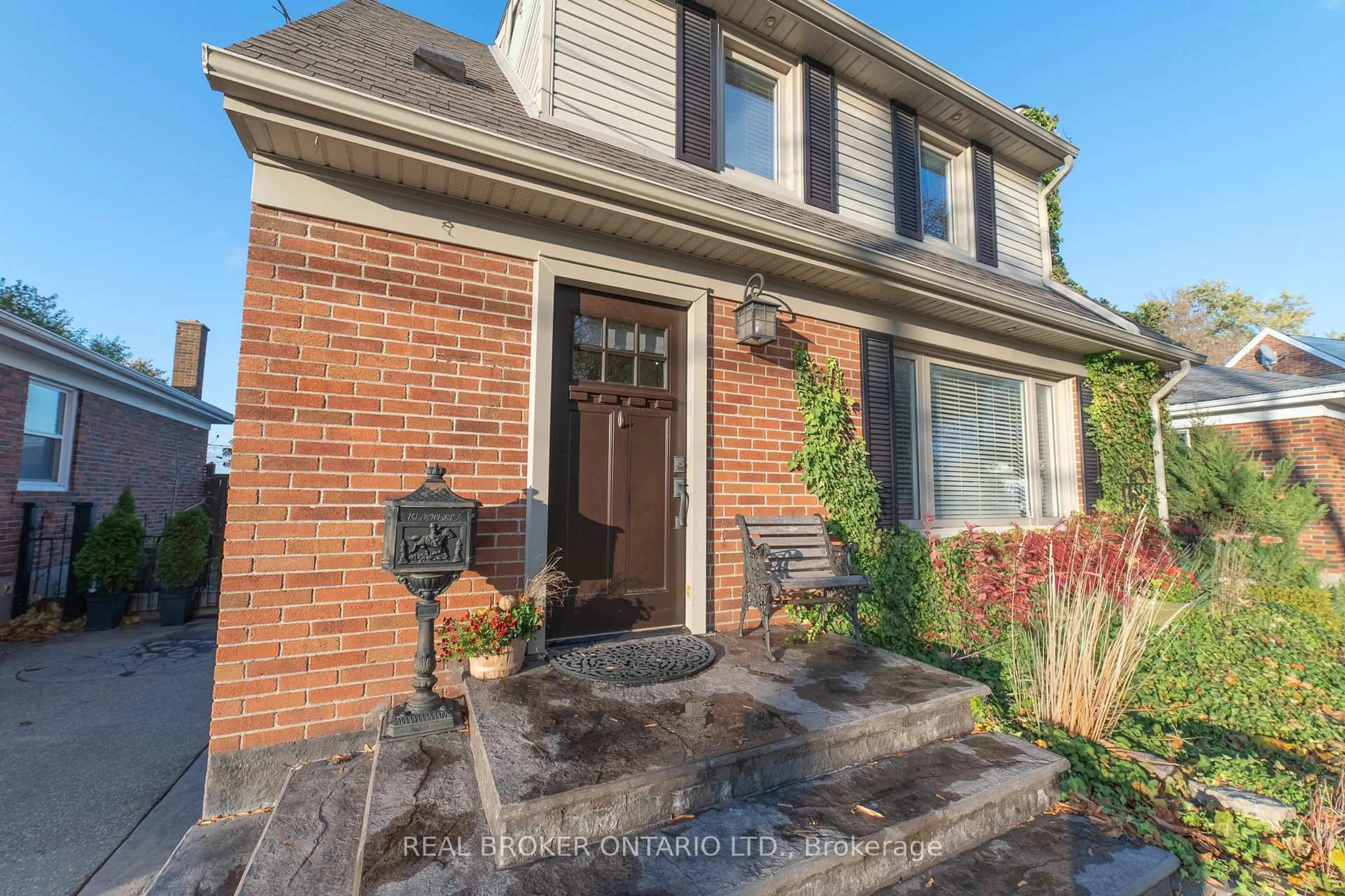 Home with brick exterior material, street for 66 Maitland St, Thorold Ontario L2V 3A9