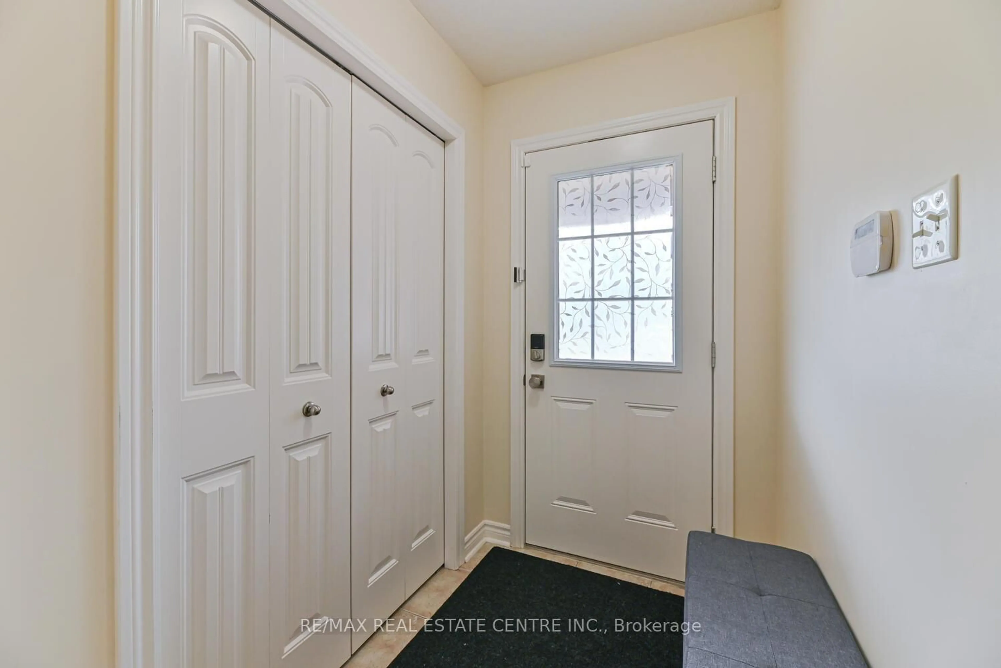 Indoor entryway for 535 Margaret St #4, Cambridge Ontario N3H 0A5