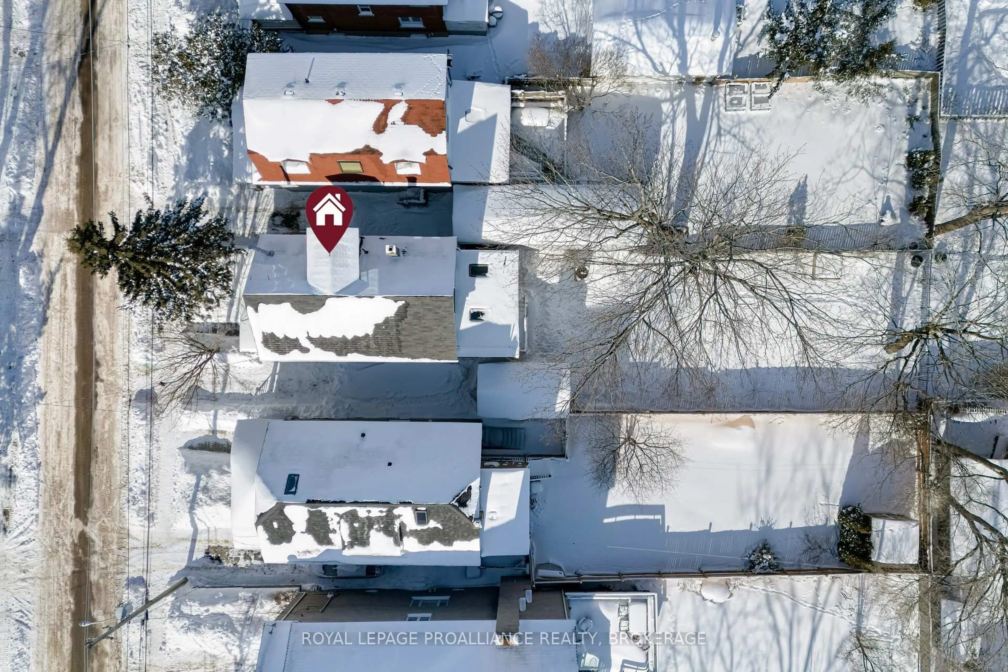 A pic from outside/outdoor area/front of a property/back of a property/a pic from drone, unknown for 29 Livingston Ave, Kingston Ontario K7L 4L1