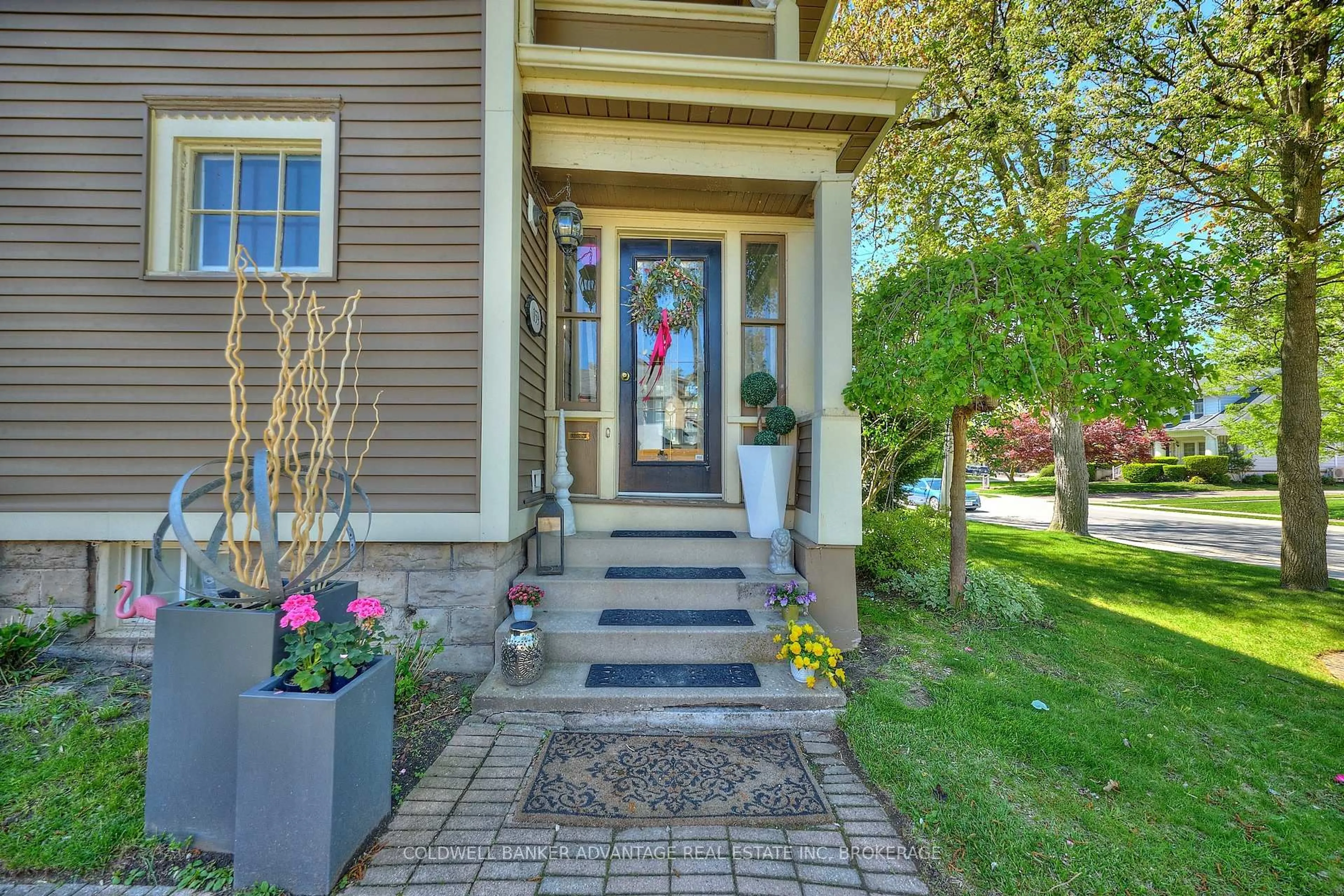 Indoor entryway for 159 Merritt St, Welland Ontario L3C 4T7