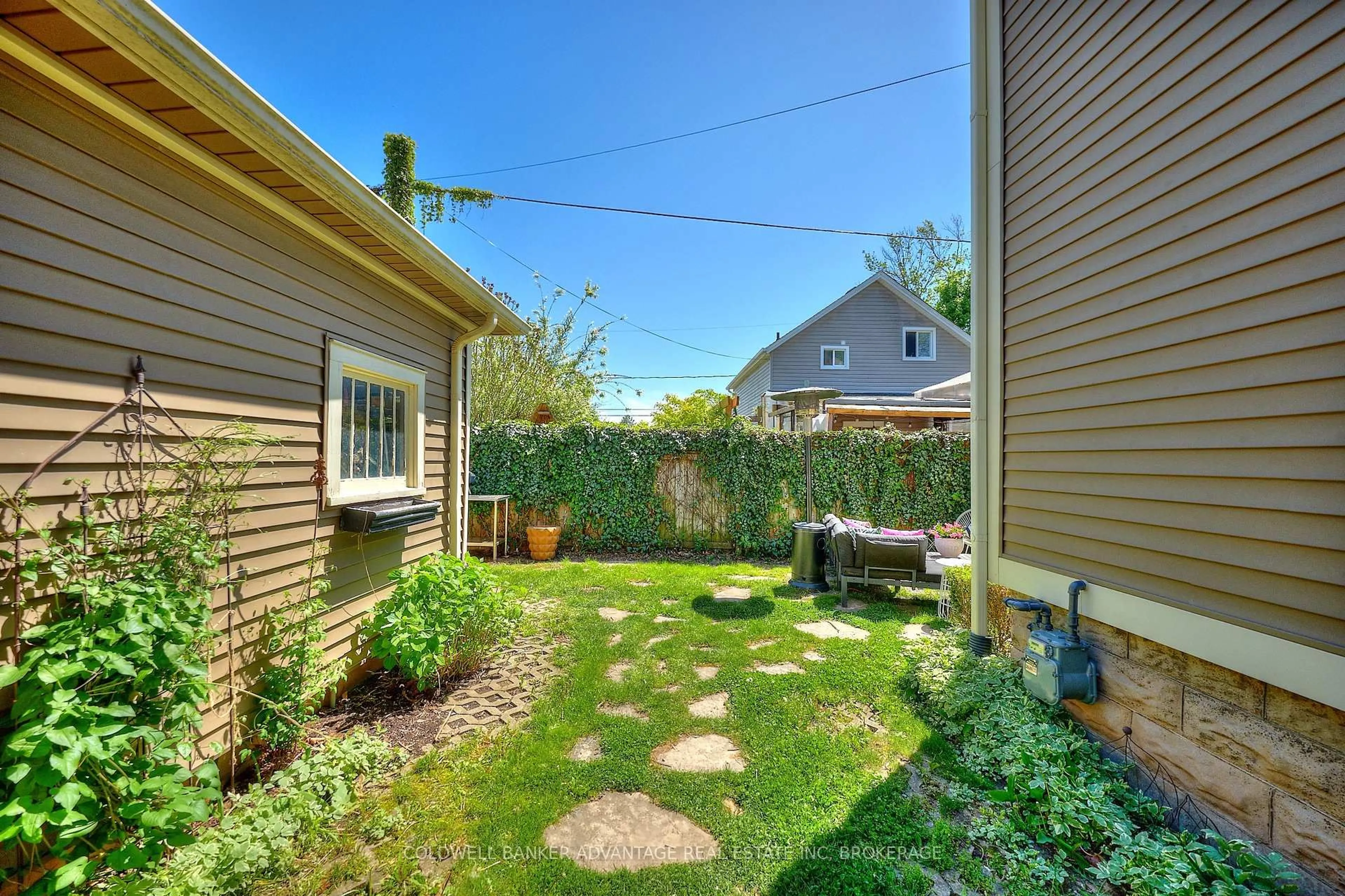 Patio, street for 159 Merritt St, Welland Ontario L3C 4T7