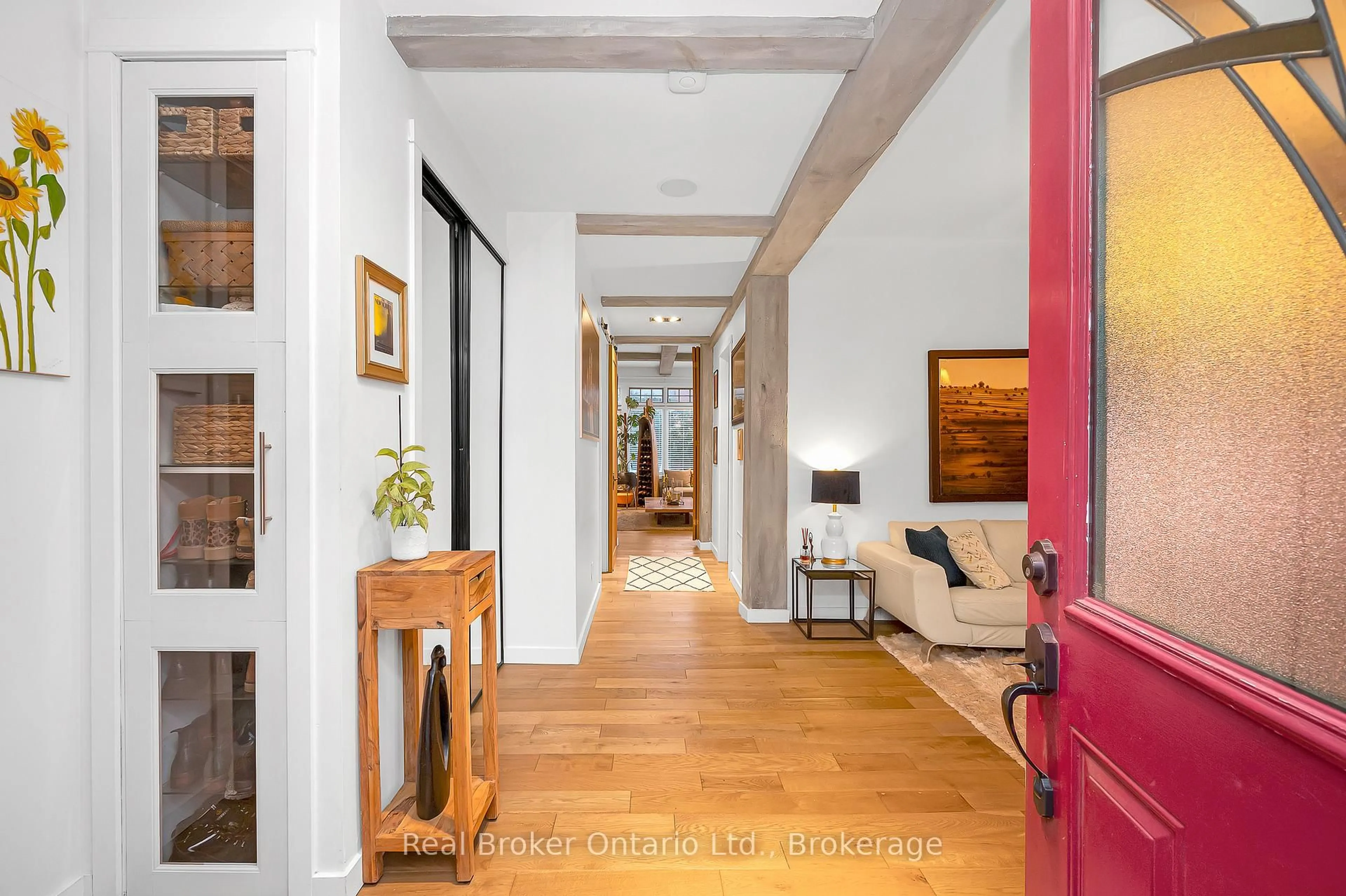 Indoor entryway for 7 Foster St, Hamilton Ontario L8N 1Z7