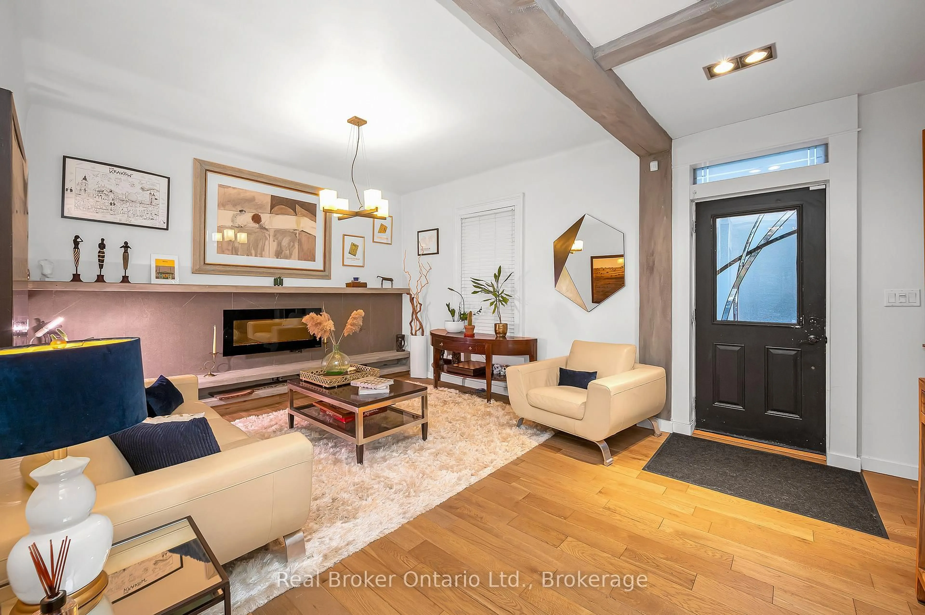 Living room with furniture, unknown for 7 Foster St, Hamilton Ontario L8N 1Z7