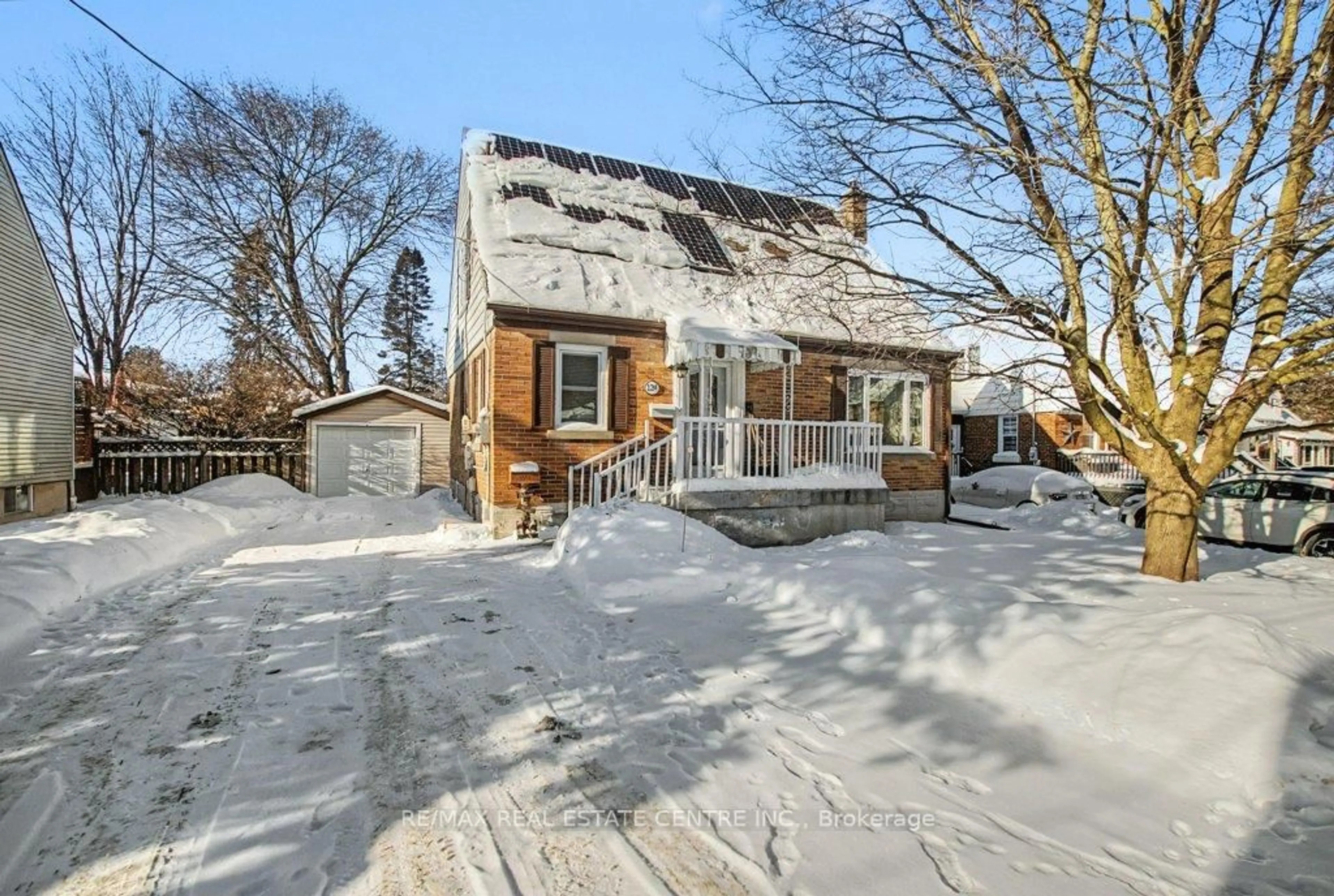 A pic from outside/outdoor area/front of a property/back of a property/a pic from drone, street for 124 Winston Blvd, Cambridge Ontario N3C 1L7