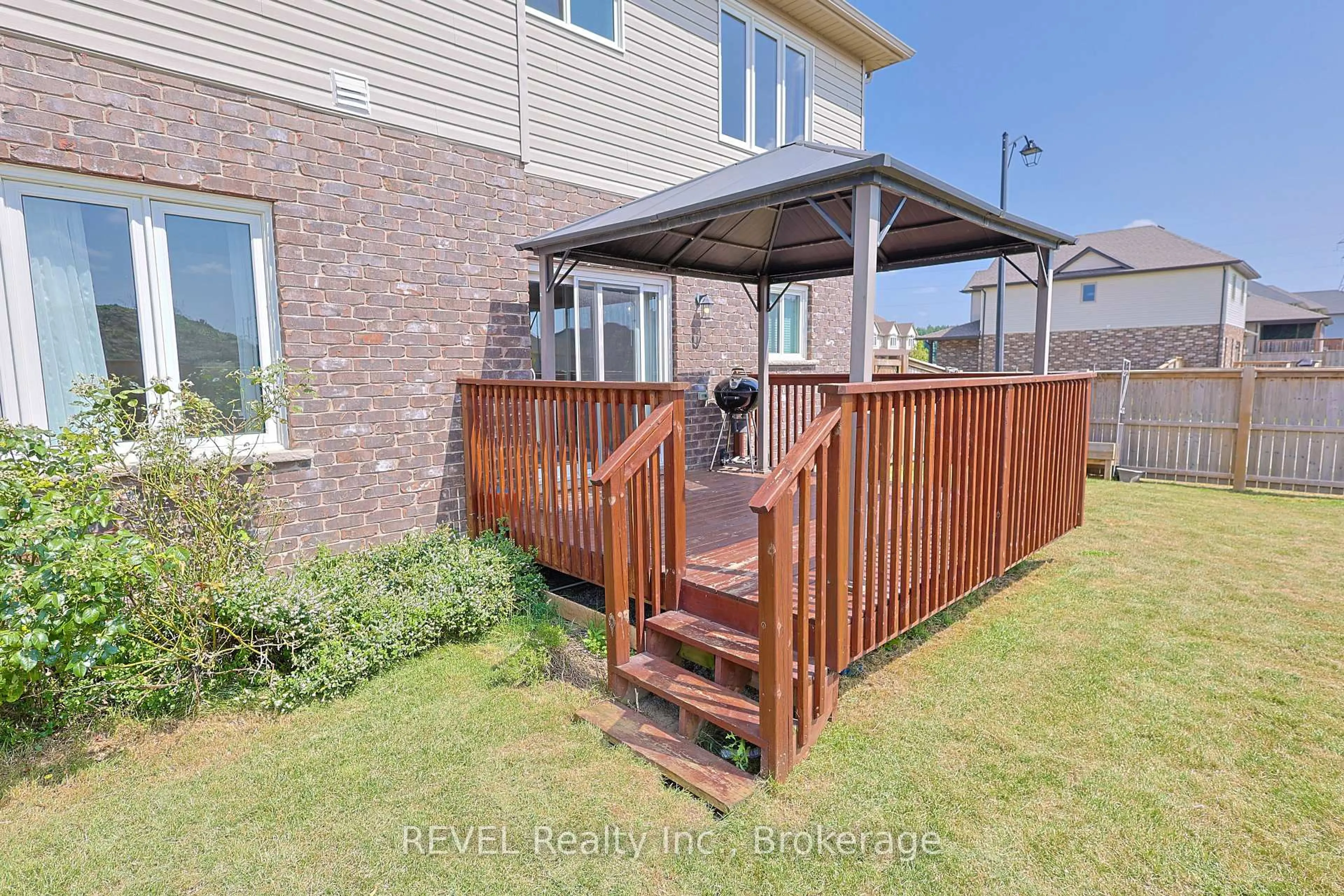 Patio, street for 13 CINNAMON St, Thorold Ontario L2V 0B6