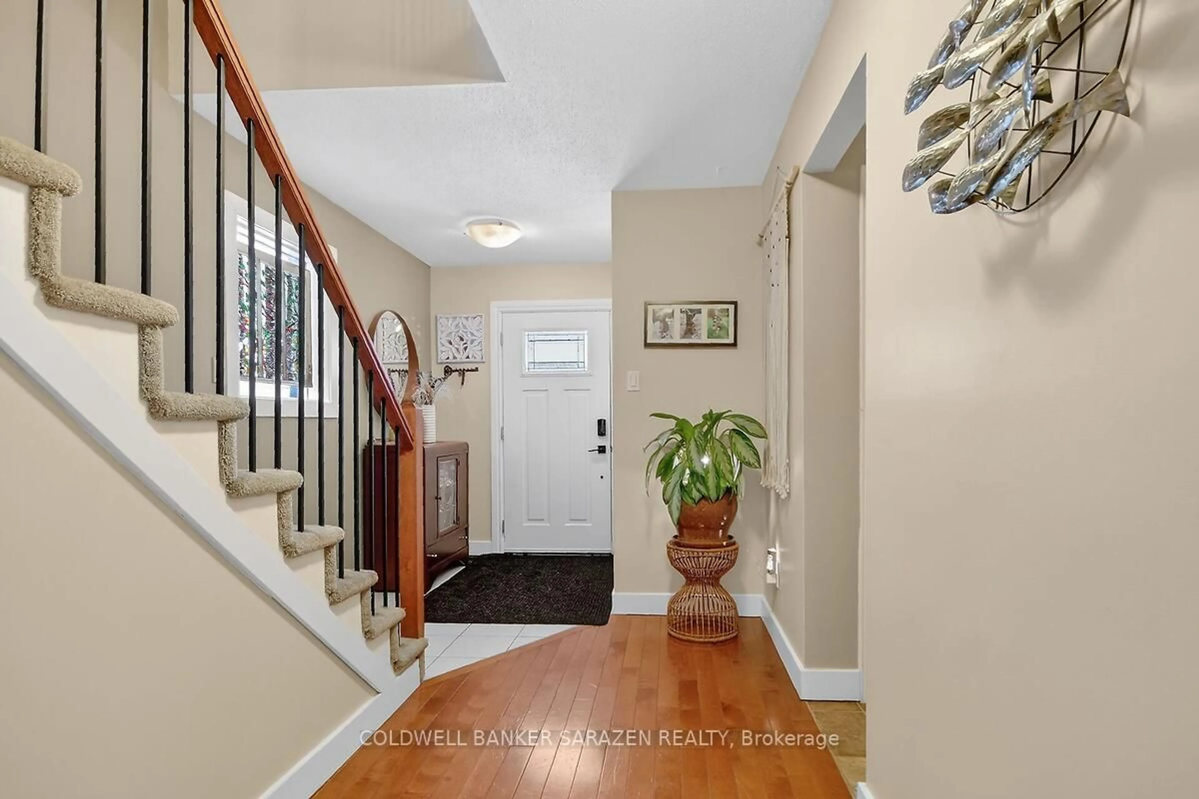 Indoor entryway for 55 Woodpark Way, Ottawa Ontario K2J 4C6