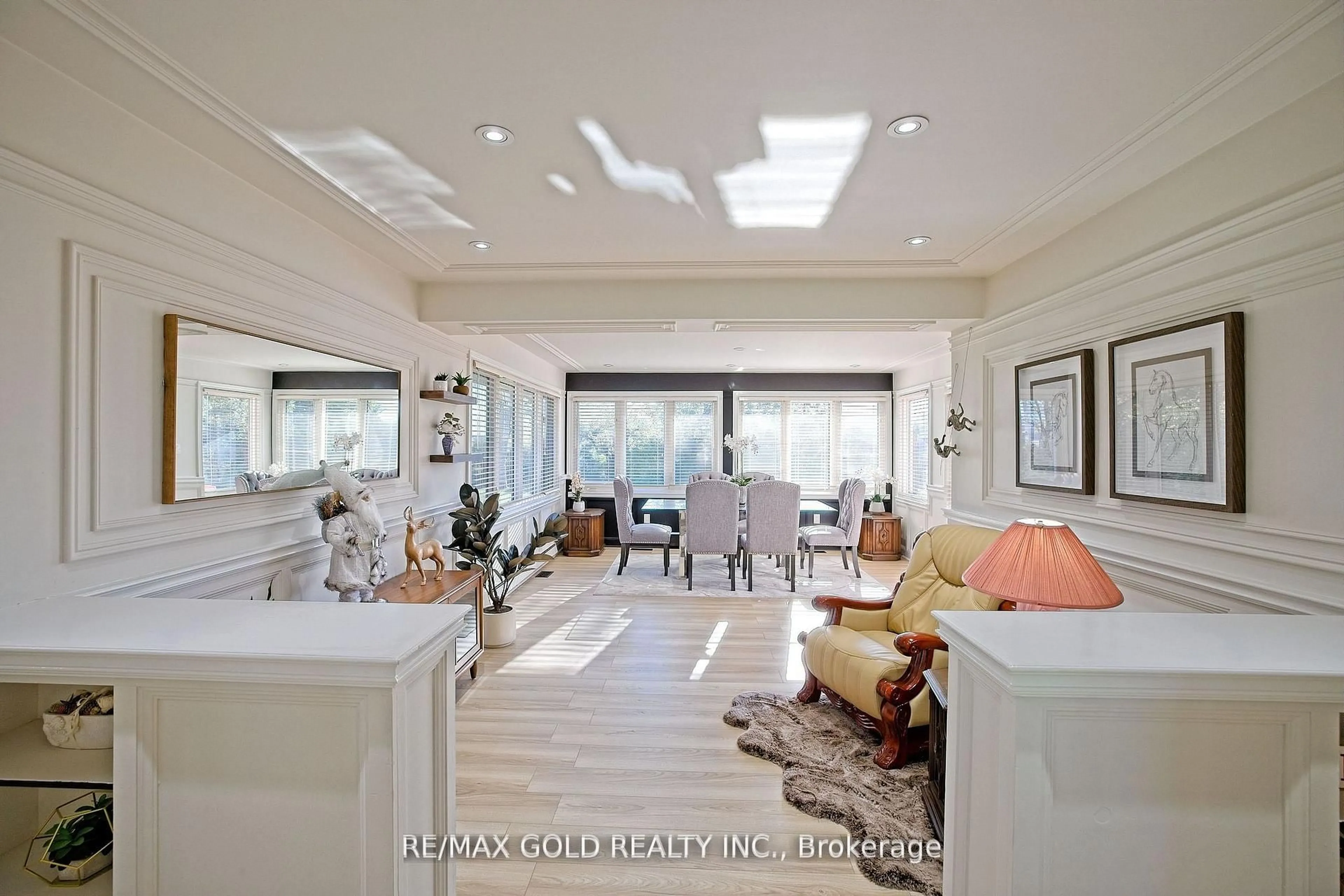 Open concept kitchen, ceramic/tile floor for 32 Oriole Ave, Hamilton Ontario L8E 5E4