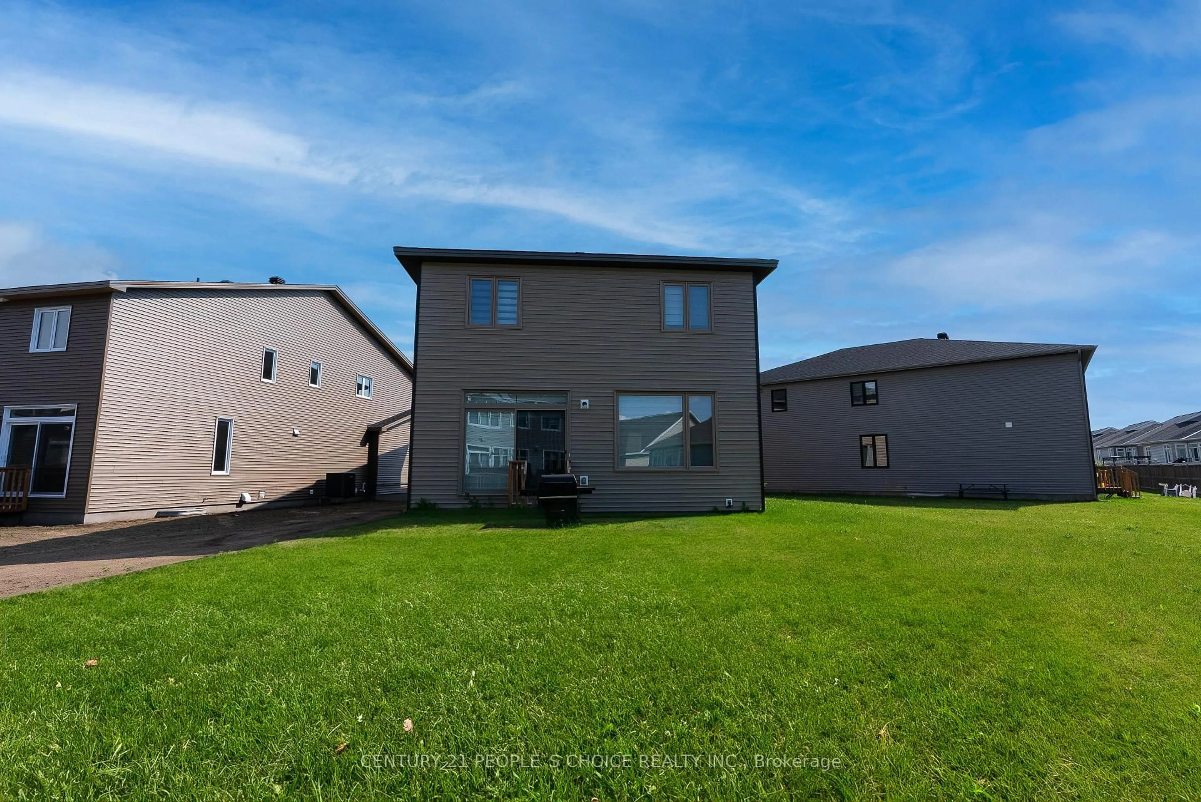 A pic from outside/outdoor area/front of a property/back of a property/a pic from drone, unknown for 822 Sendero Way, Stittsville Ontario K2S 2W8