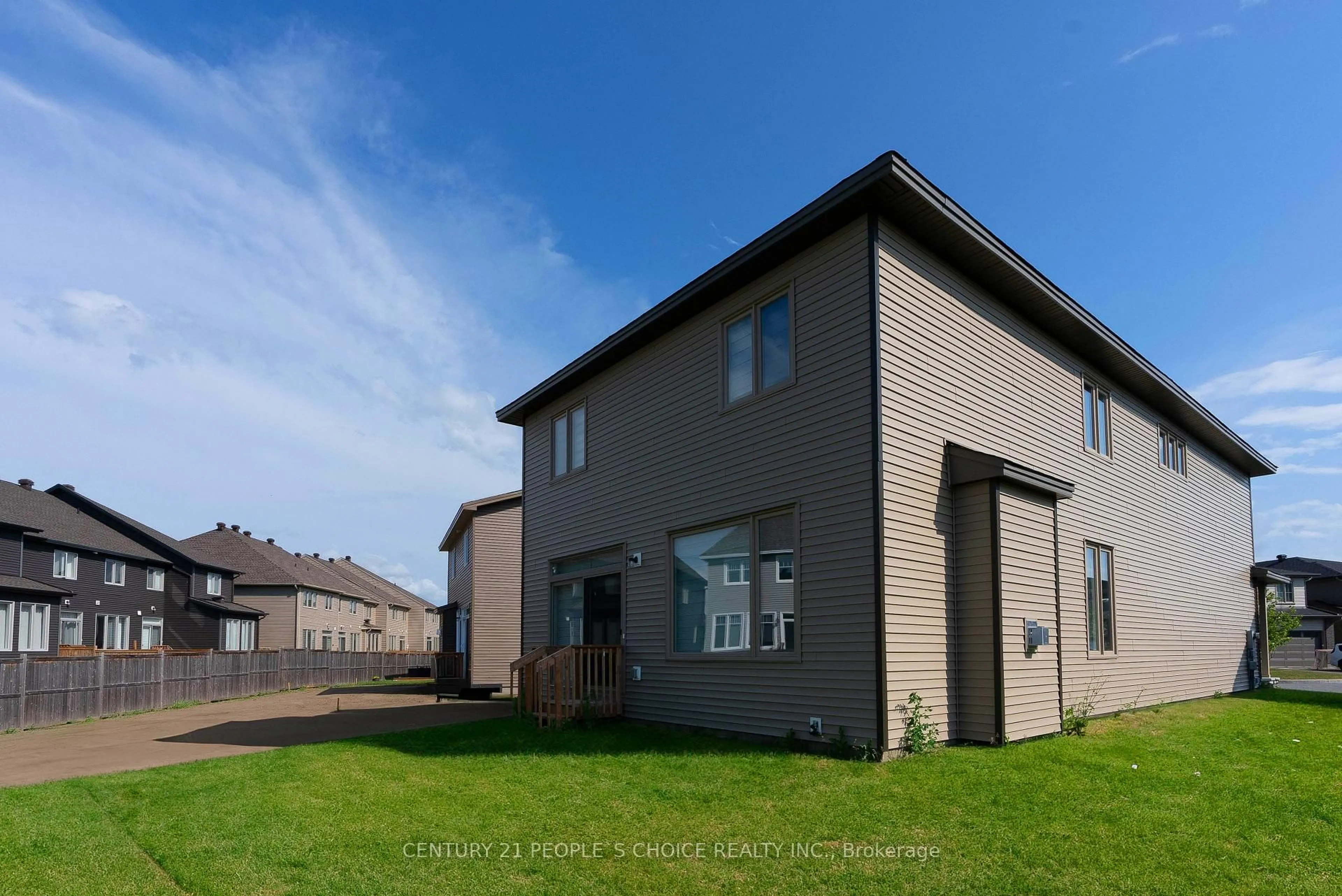 A pic from outside/outdoor area/front of a property/back of a property/a pic from drone, building for 822 Sendero Way, Stittsville Ontario K2S 2W8