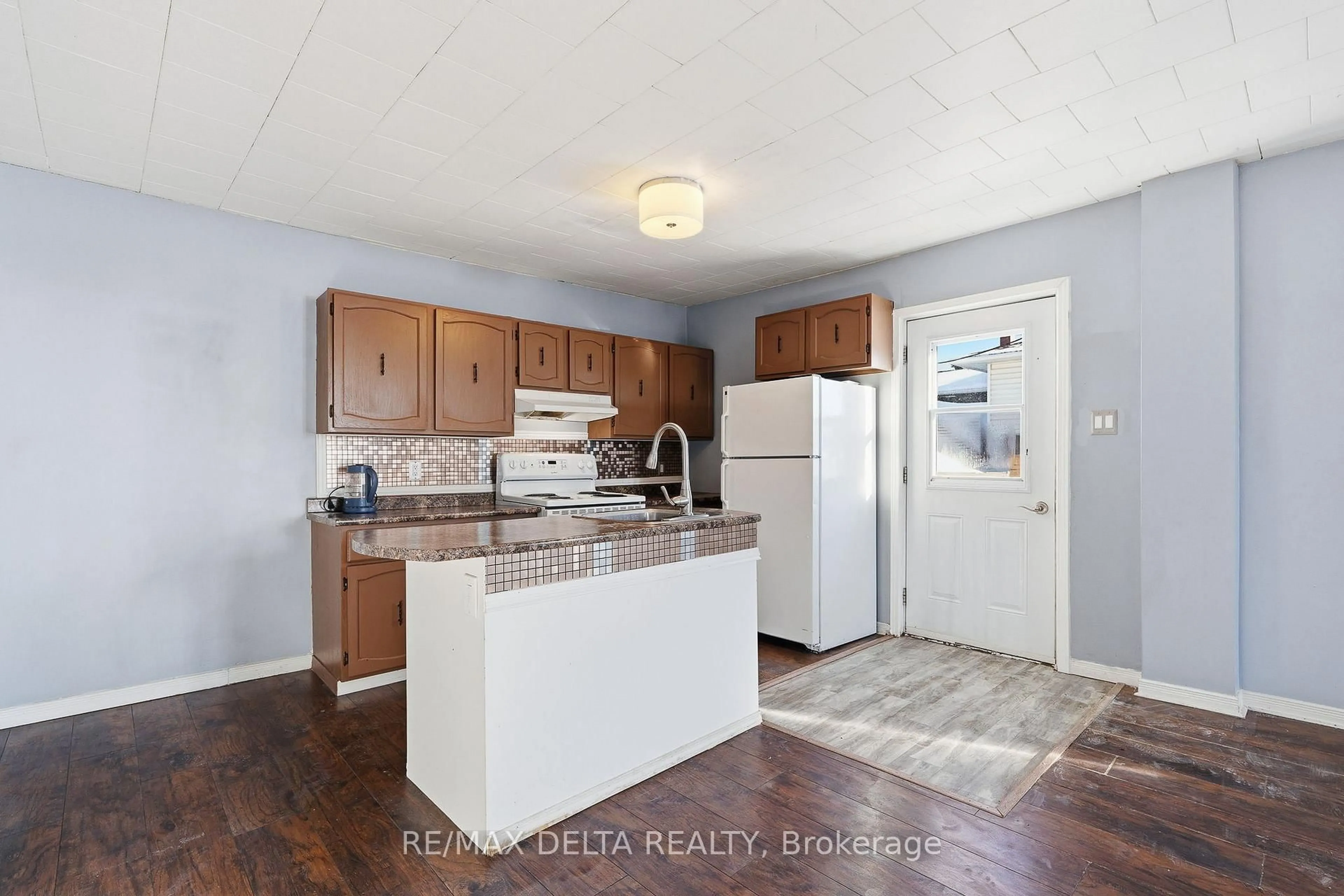 Open concept kitchen, unknown for 4581 Ste-Catherine St, The Nation Ontario K0C 2B0