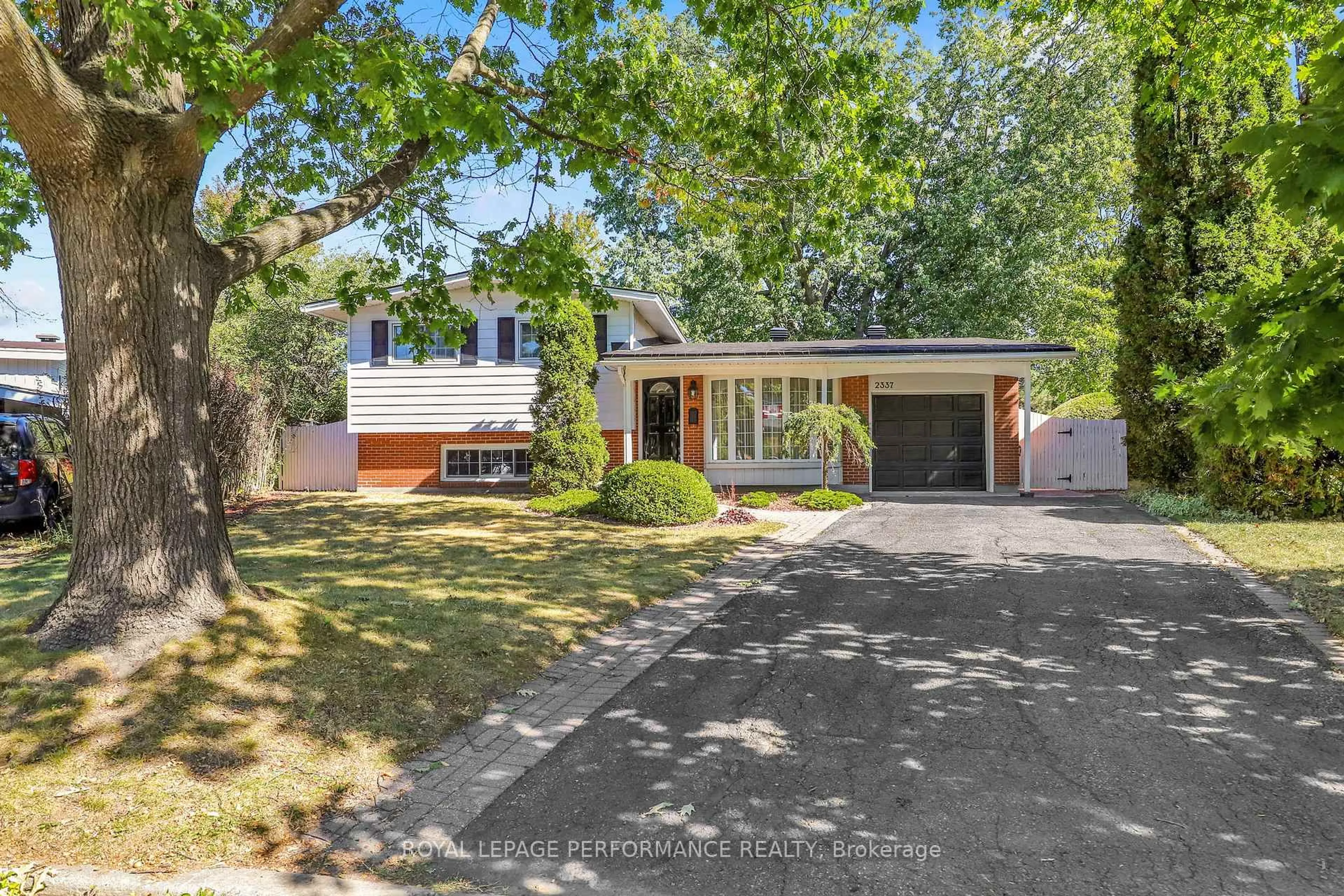 Unknown for 2337 Samuel Dr, Ottawa Ontario K1G 3C3