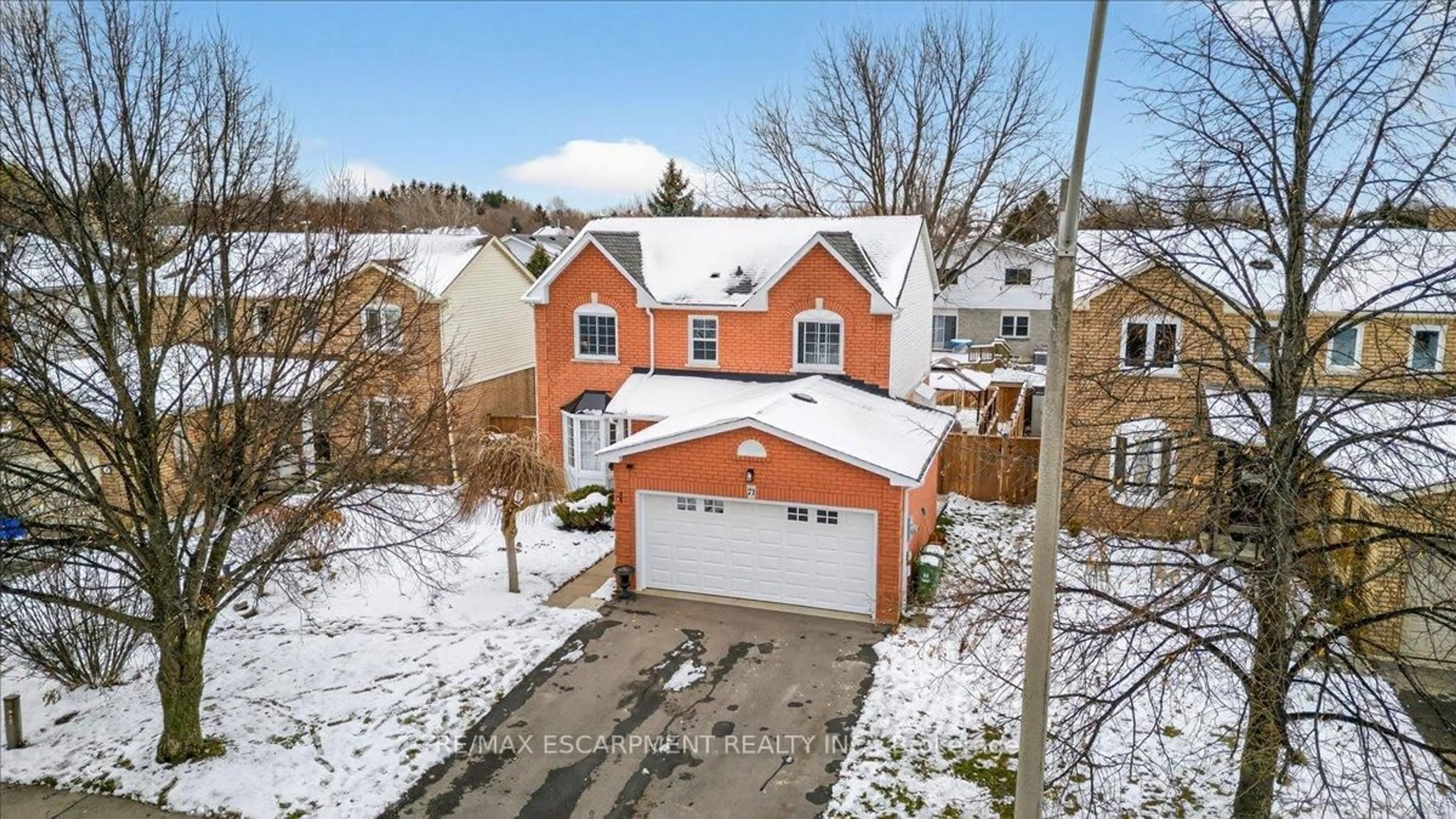 A pic from outside/outdoor area/front of a property/back of a property/a pic from drone, street for 71 Royaledge Way, Hamilton Ontario L8B 0H4