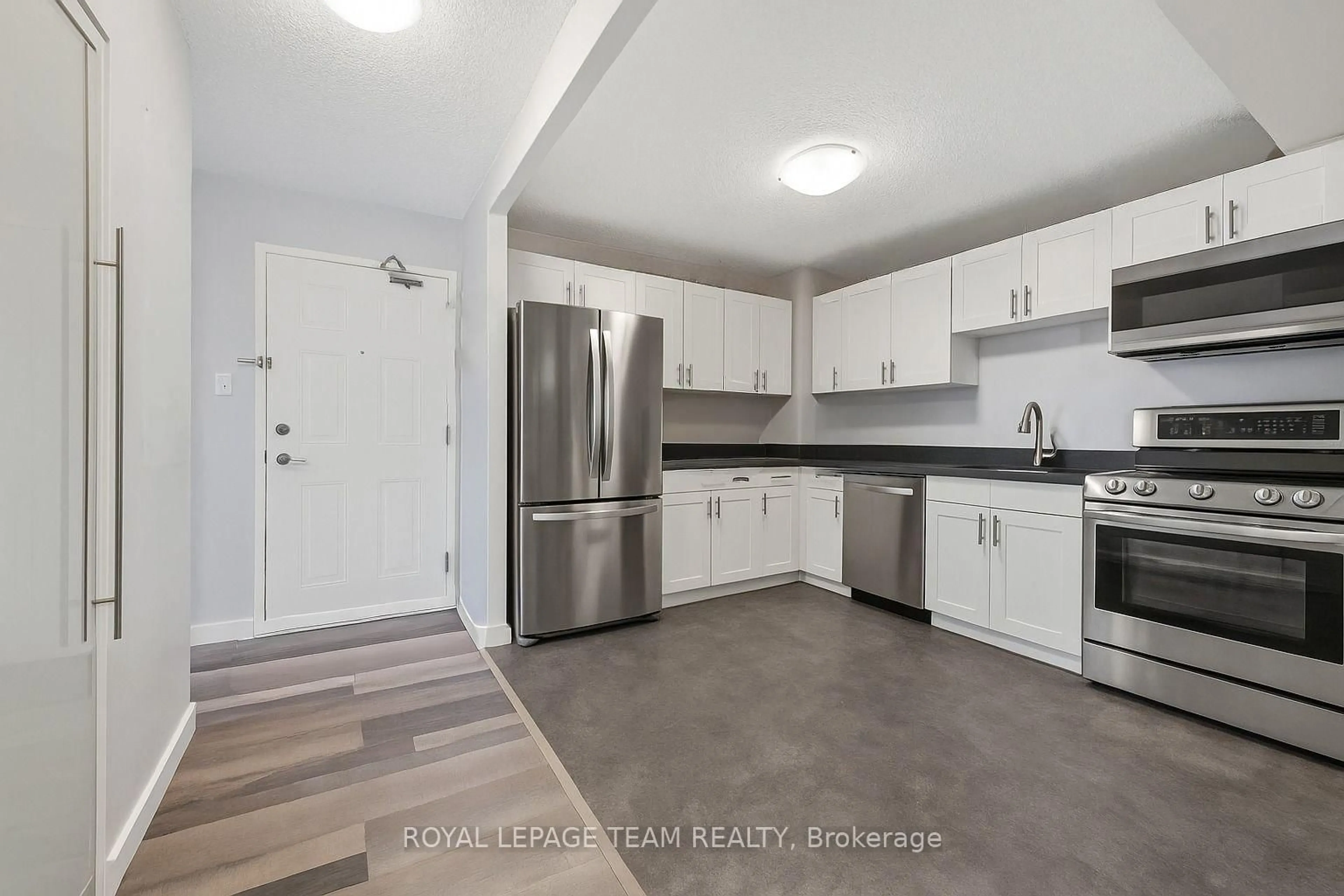 Standard kitchen, unknown for 200 Bay St #901, Ottawa Ontario K1R 7W8