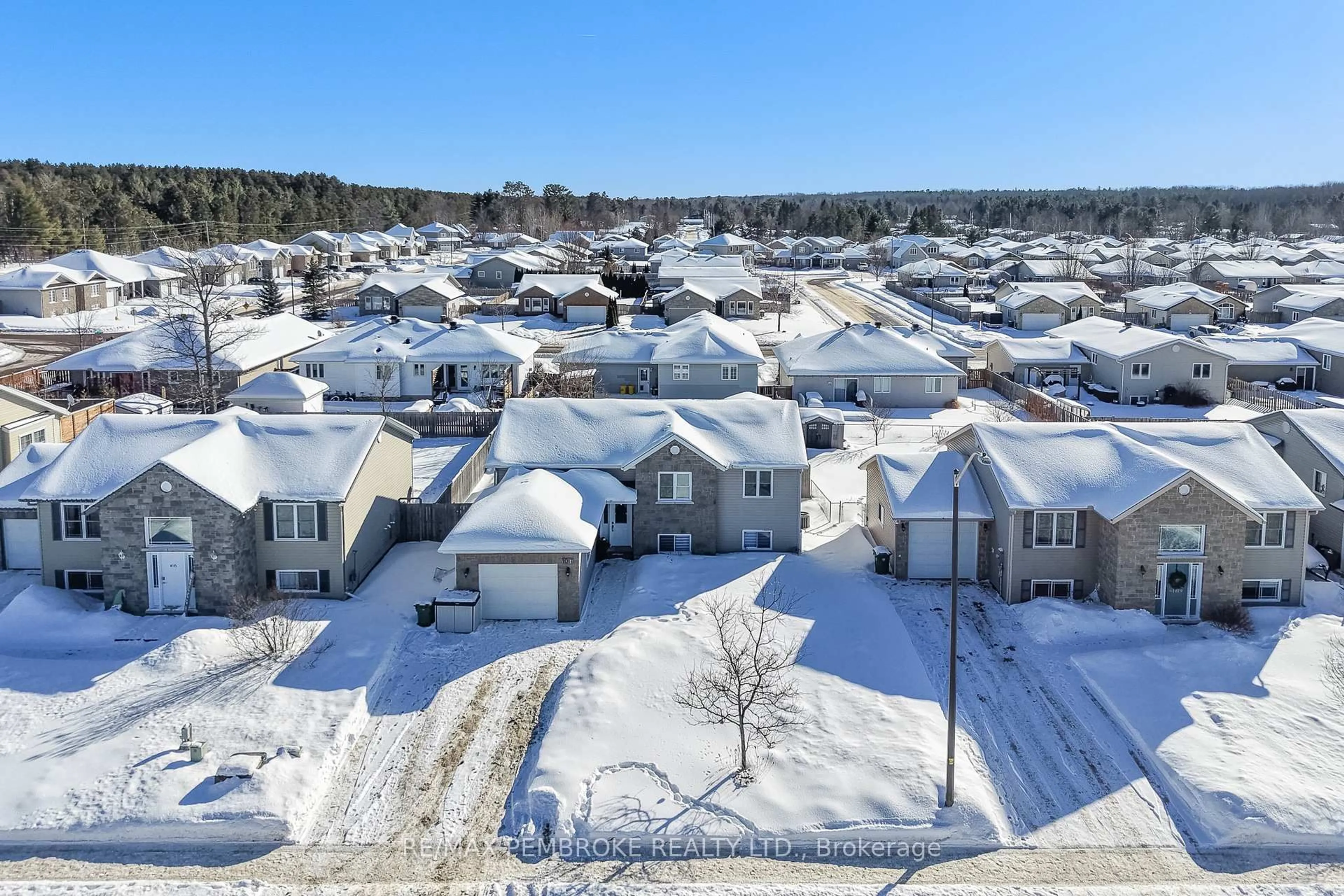 A pic from outside/outdoor area/front of a property/back of a property/a pic from drone, street for 1017 Riverstone Tr, Petawawa Ontario K8H 0B3