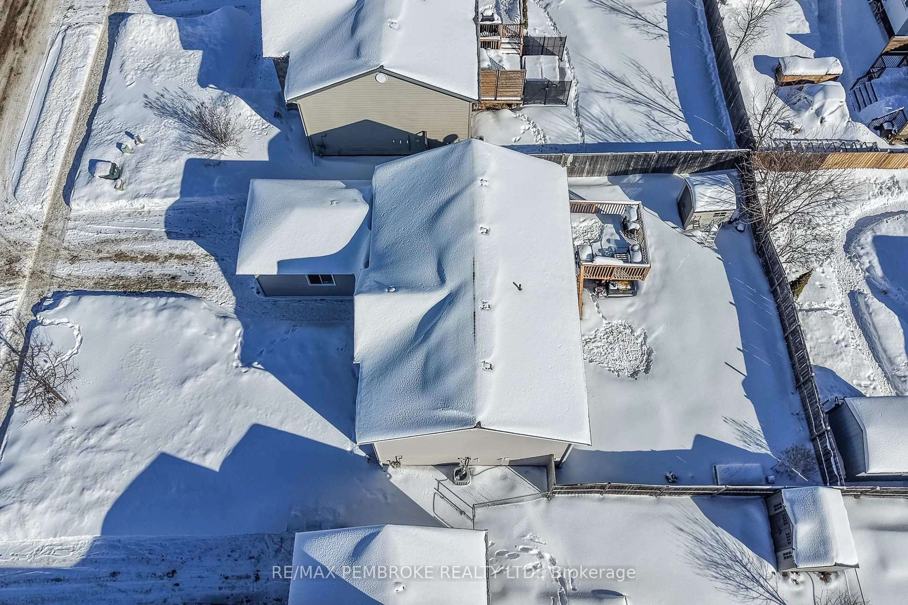 A pic from outside/outdoor area/front of a property/back of a property/a pic from drone, unknown for 1017 Riverstone Tr, Petawawa Ontario K8H 0B3