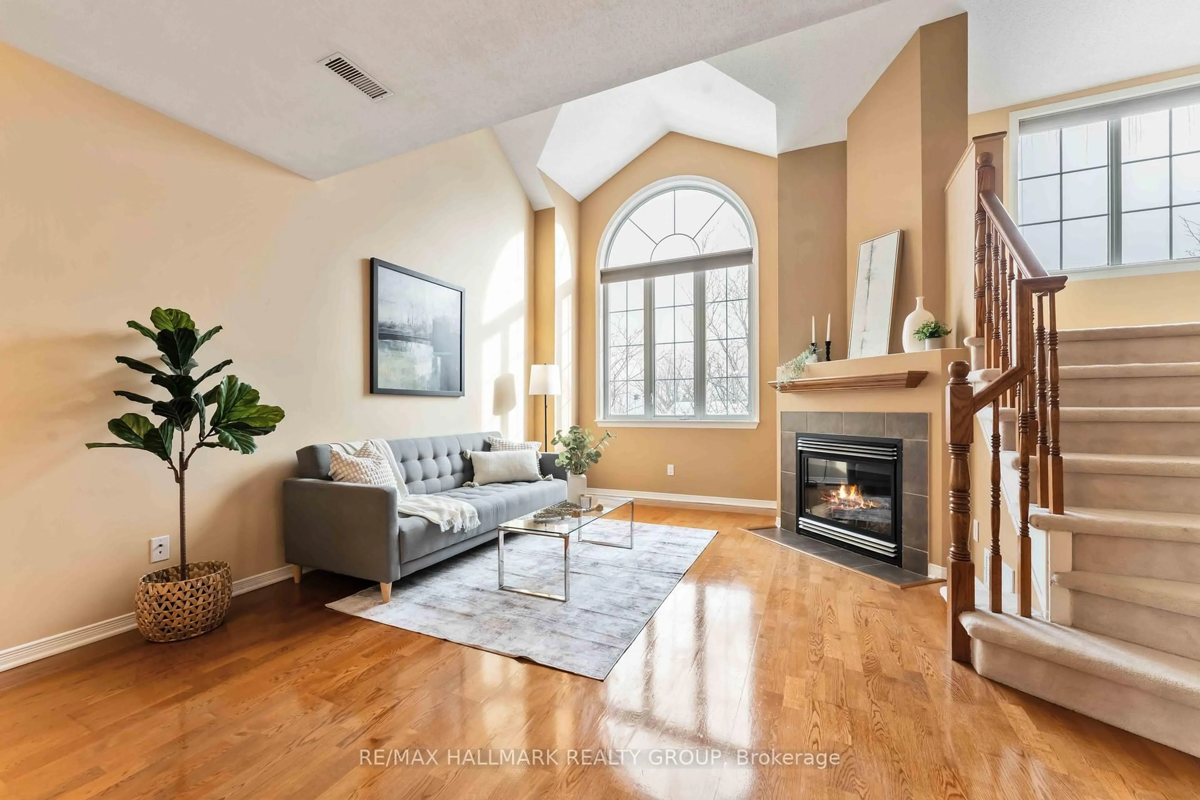 Living room with furniture, unknown for 123 Gatestone Private #13, Ottawa Ontario K1J 1K5