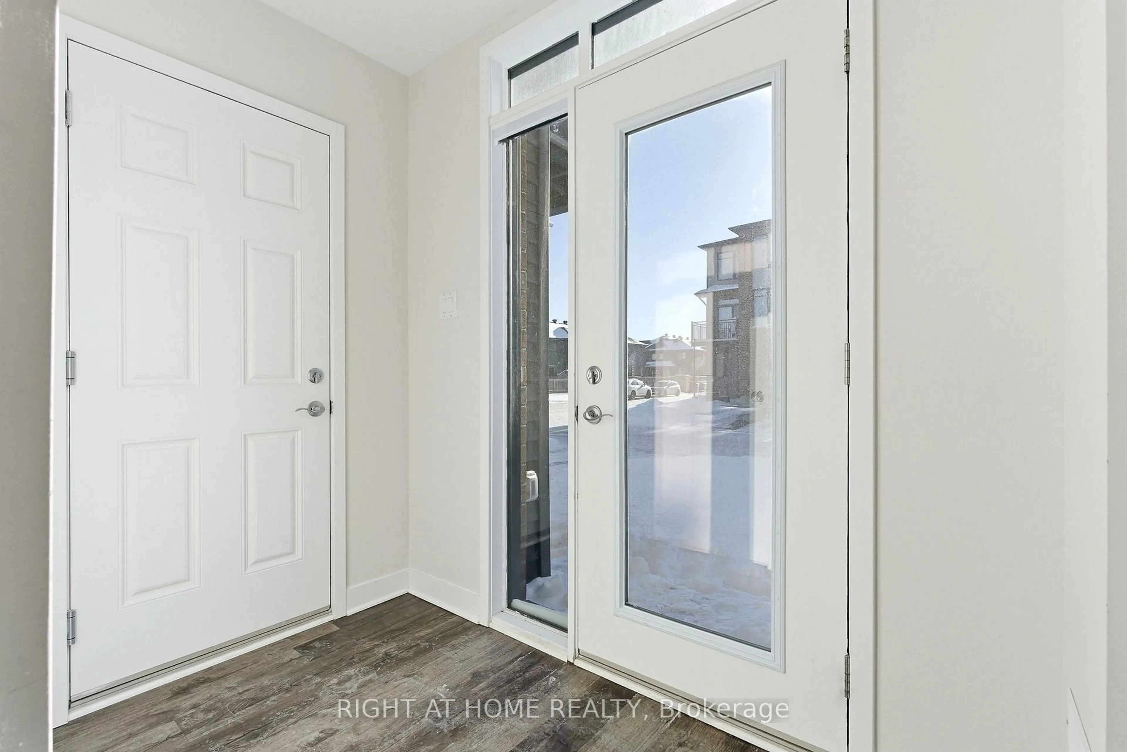 Indoor entryway for 164 Visor Private, Ottawa Ontario K2V 0S6