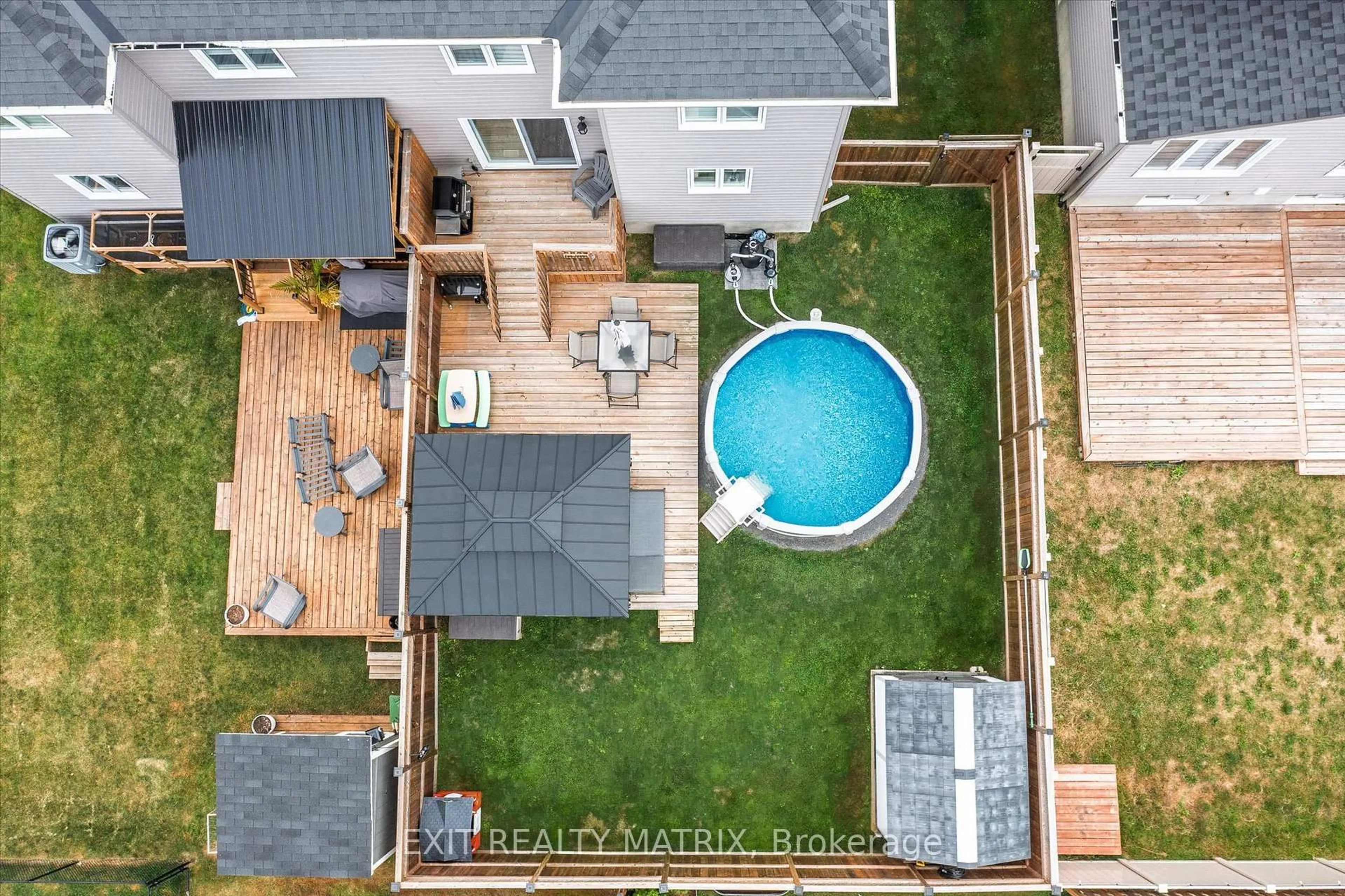 A pic from outside/outdoor area/front of a property/back of a property/a pic from drone, street for 710 Azure St, Russell Ontario K4R 0E5