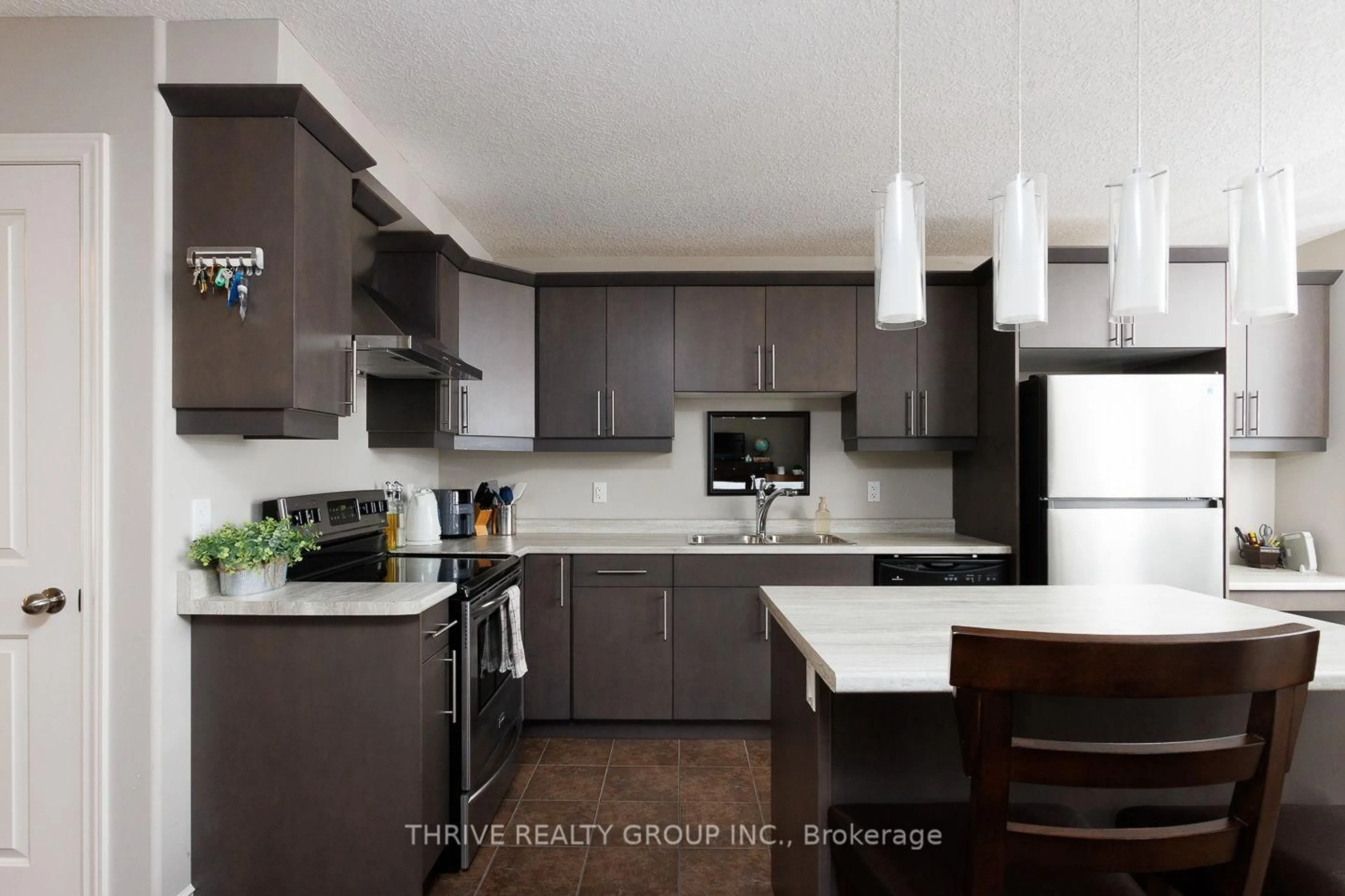 Contemporary kitchen, unknown for 33 ABBOTT St, Strathroy-Caradoc Ontario N7G 0B6