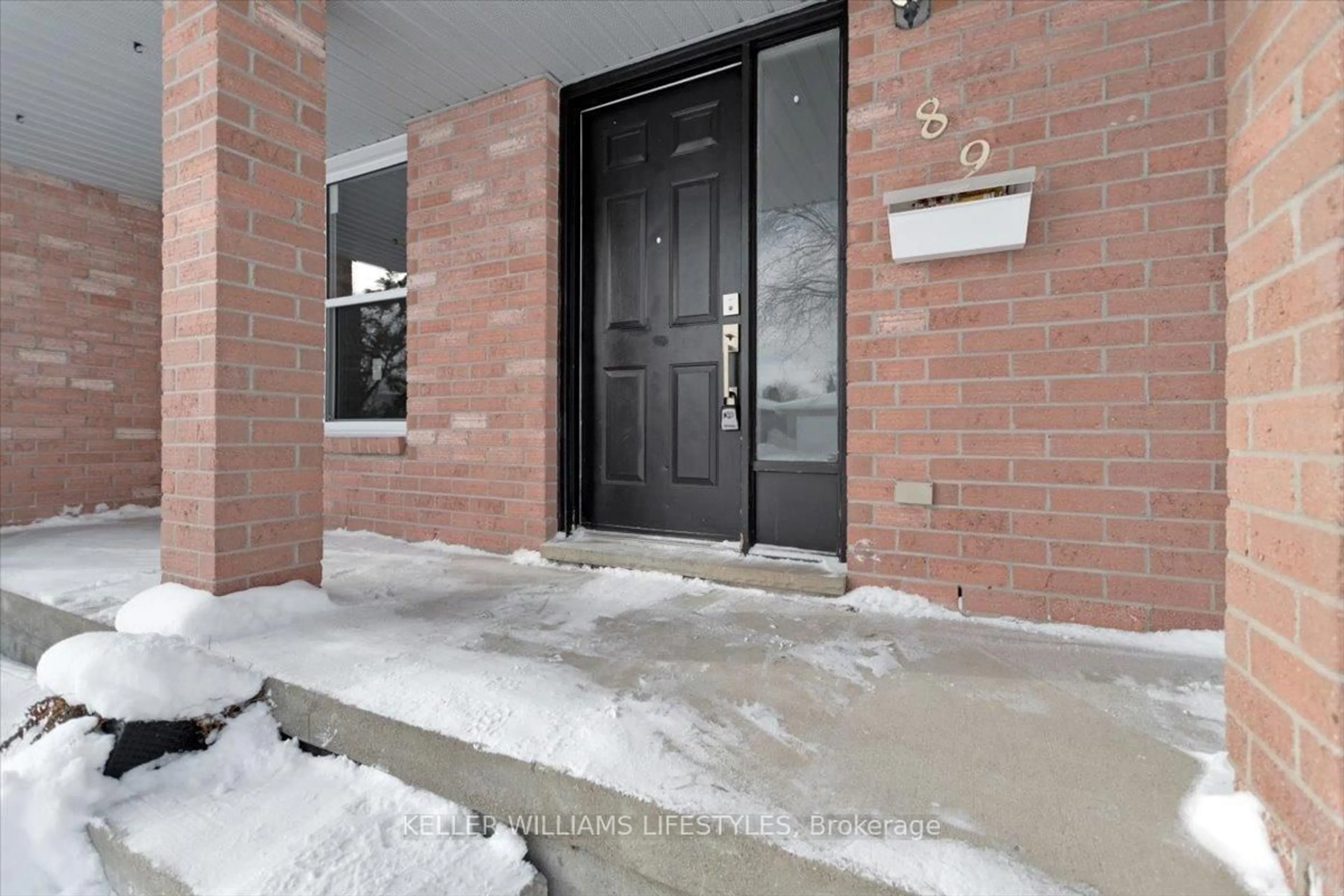 Indoor entryway for 89 Erica Cres, London South Ontario N6E 3P5