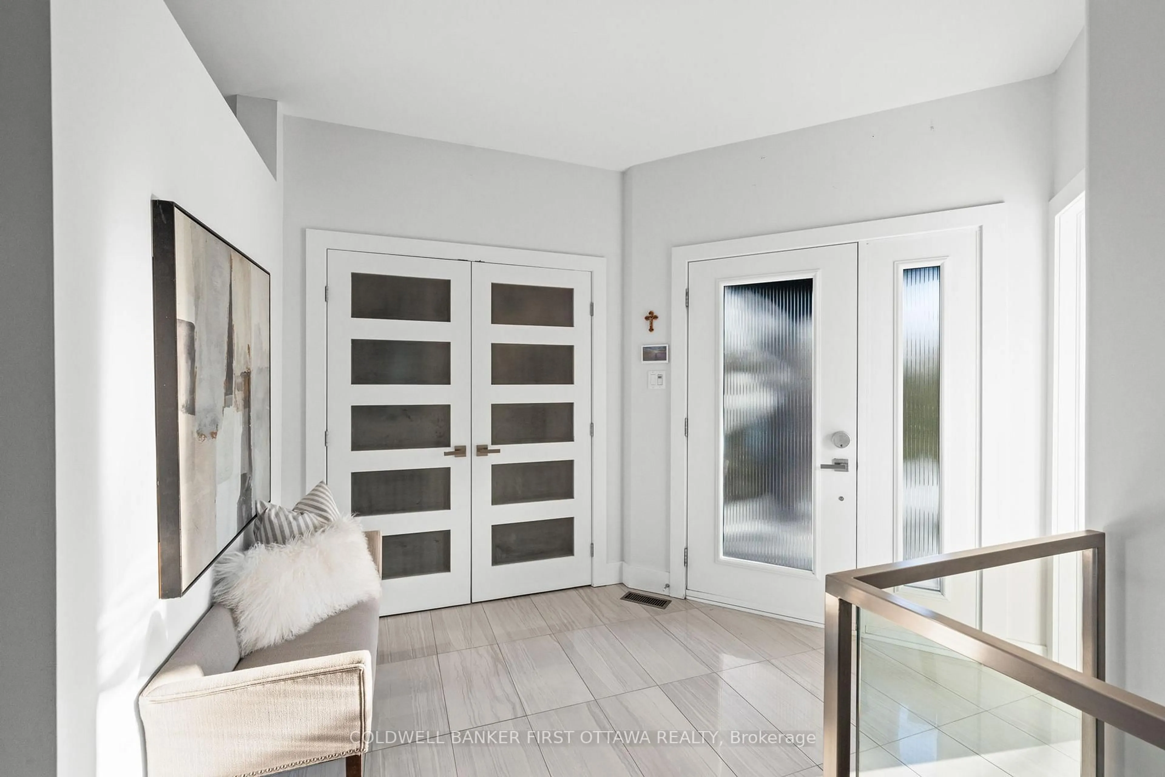 Indoor entryway for 1828 Heatherstone Cres, Ottawa Ontario K4A 4P2