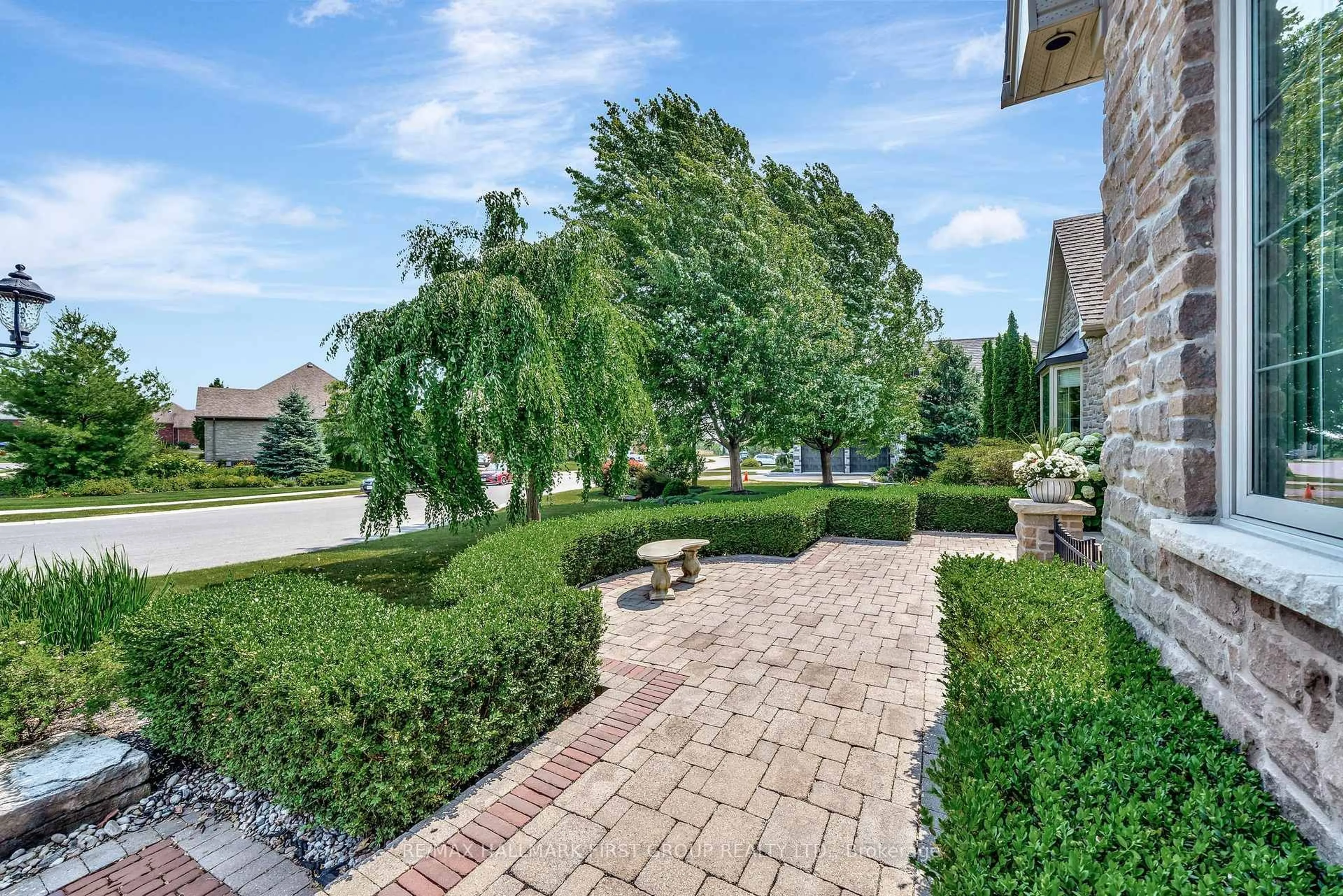 Patio, street for 22 Rosslyn Dr, Brighton Ontario K0K 1H0