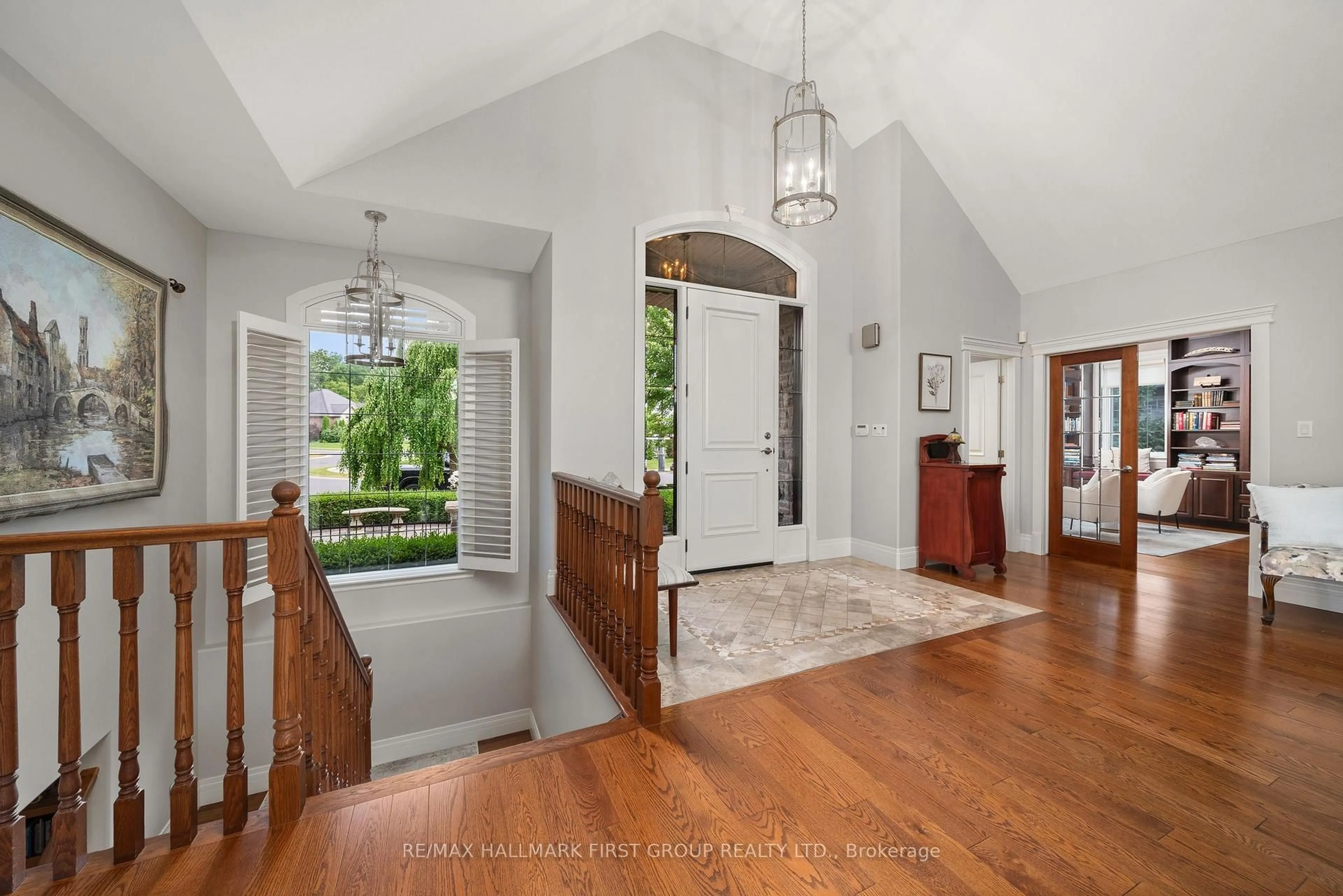 Indoor entryway for 22 Rosslyn Dr, Brighton Ontario K0K 1H0