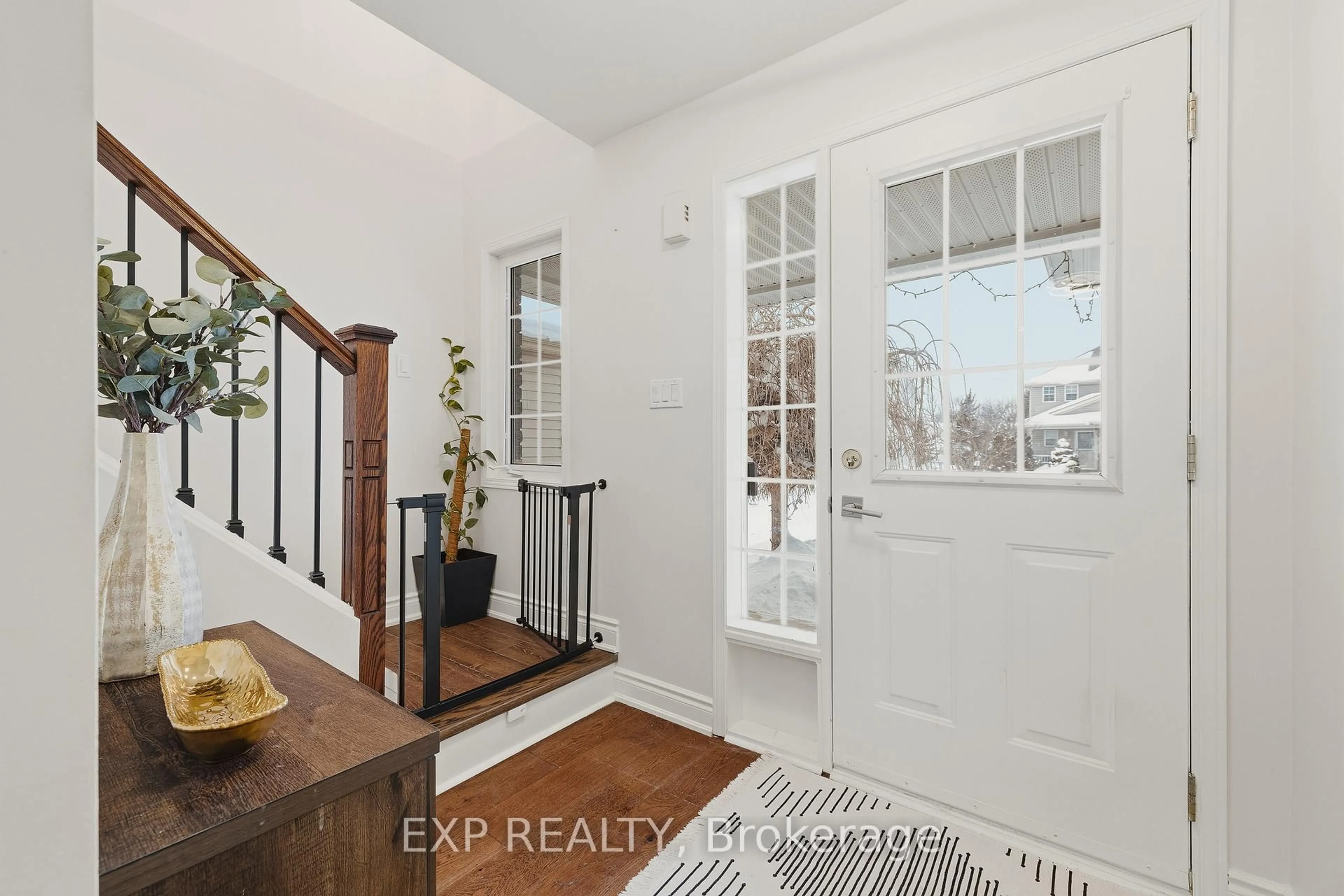 Indoor entryway for 279 Highbrook Cres, Kitchener Ontario N2E 3S6