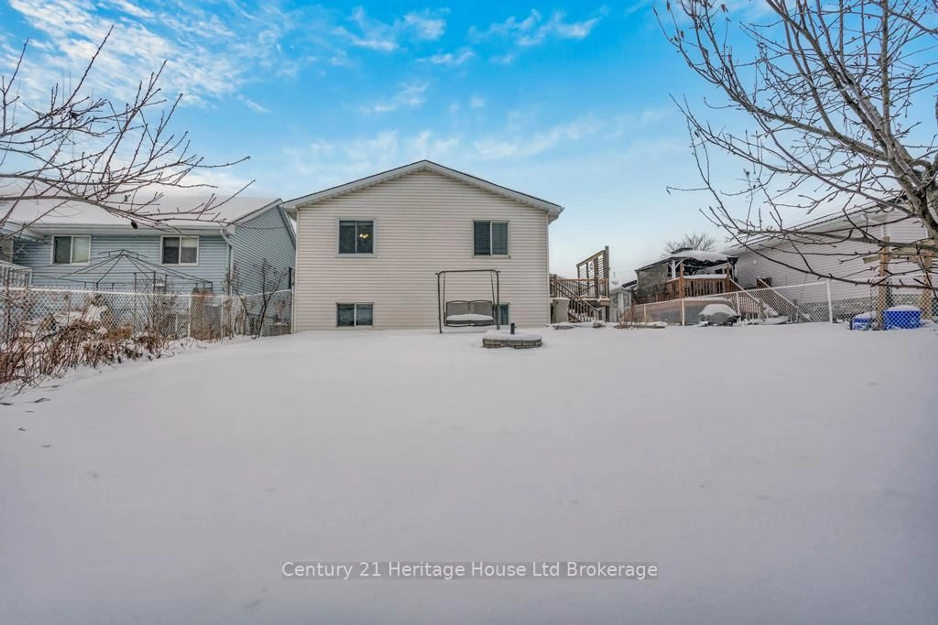 A pic from outside/outdoor area/front of a property/back of a property/a pic from drone, street for 17 Beckett Blvd, Tillsonburg Ontario N4G 5N1