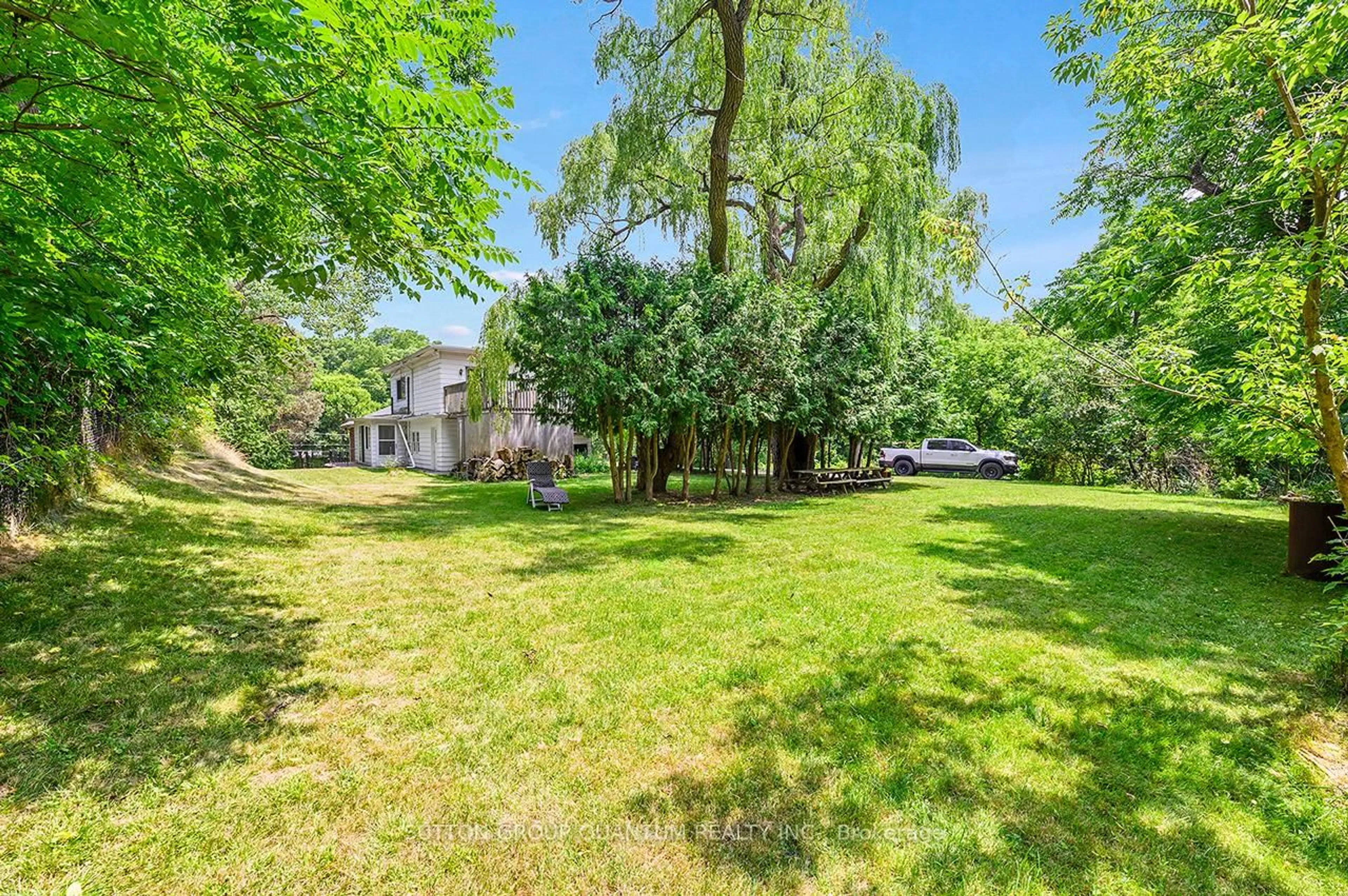 A pic from outside/outdoor area/front of a property/back of a property/a pic from drone, unknown for 18 Sullivan's Lane, Hamilton Ontario L9H 5N7