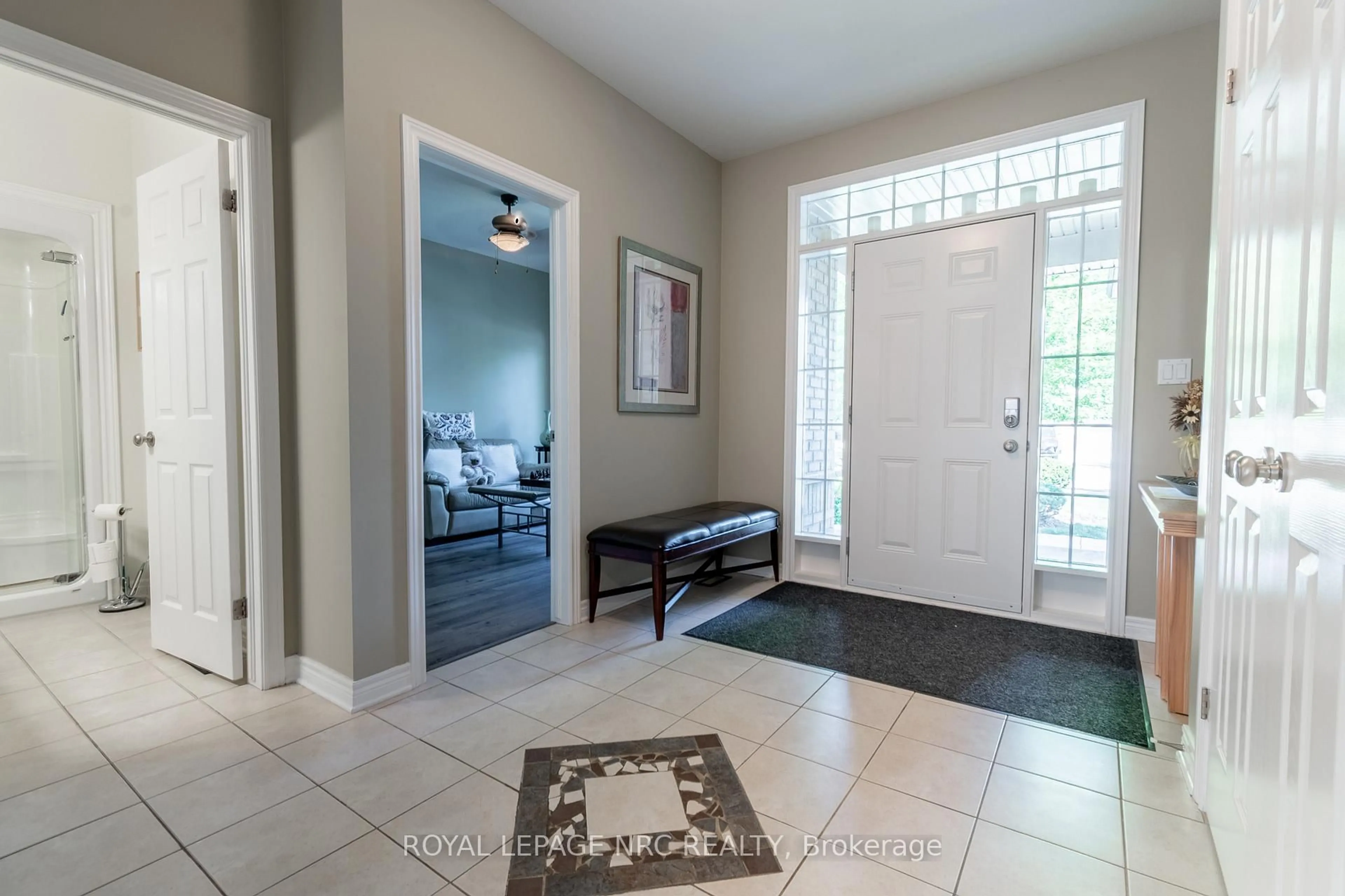 Indoor entryway for 39 Loretta Dr, Niagara-on-the-Lake Ontario L0S 1T0