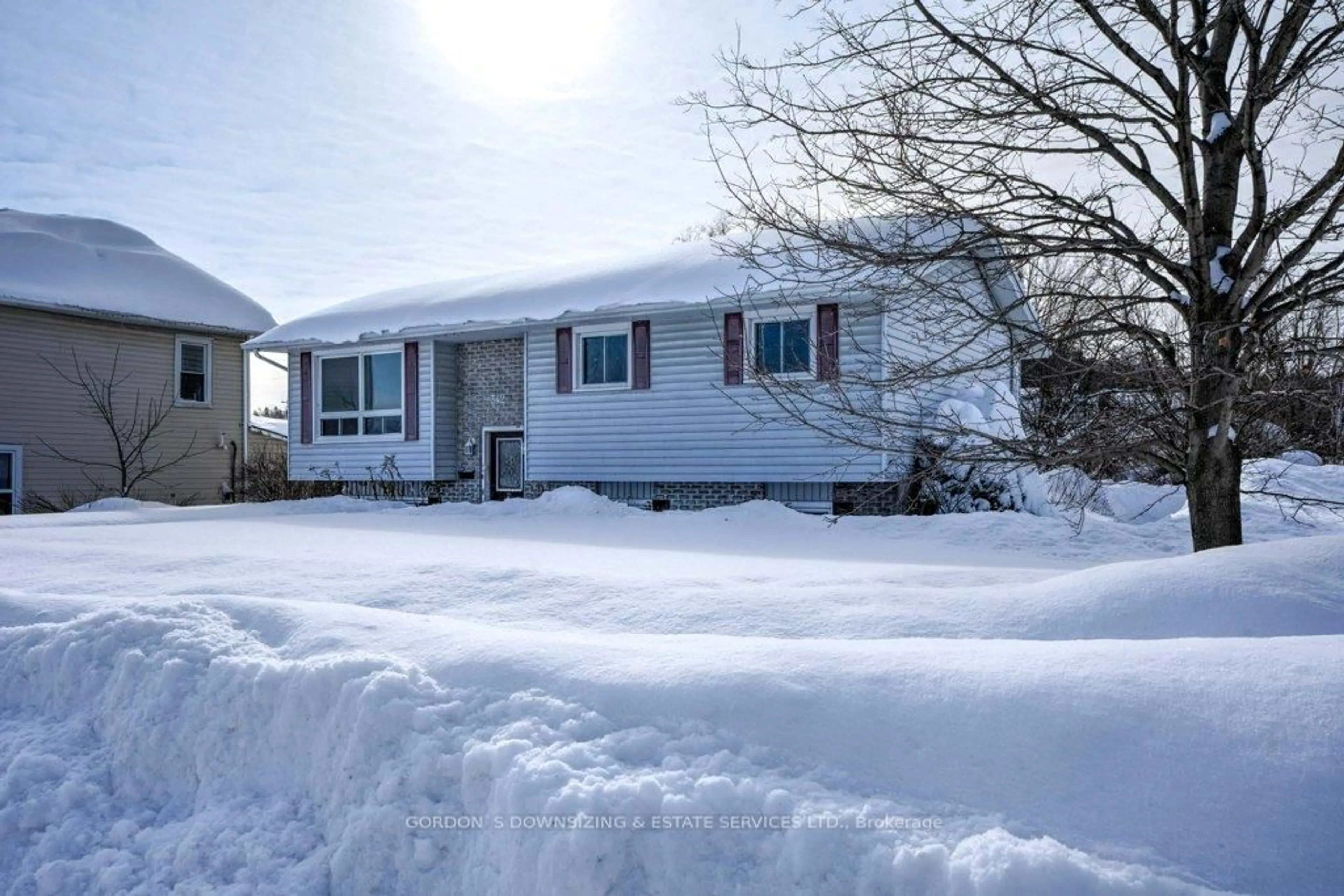 Home with vinyl exterior material, street for 342 Front St, Quinte West Ontario K8V 4P5