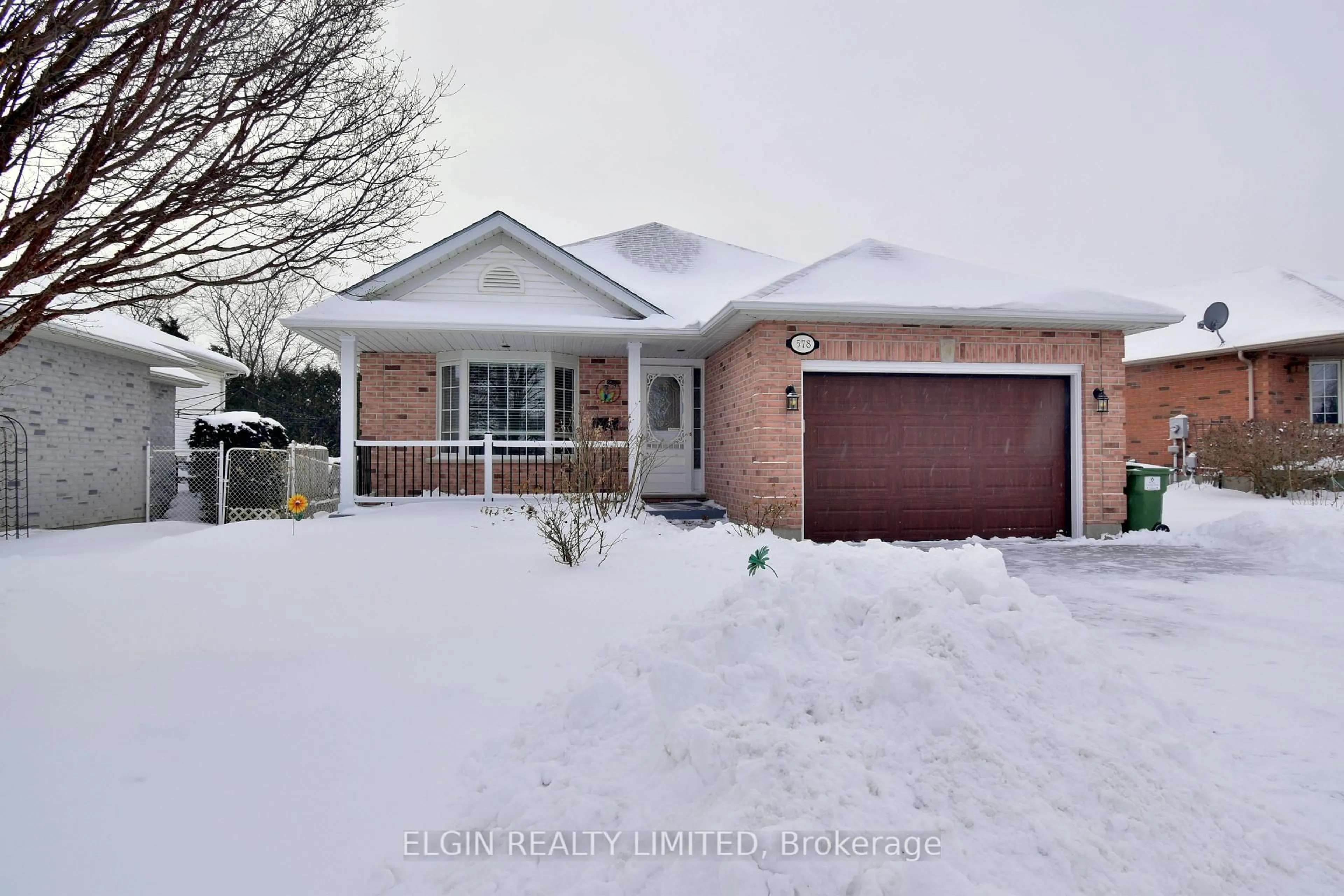 Home with brick exterior material, street for 578 Wellington St, St. Thomas Ontario N5R 6E1