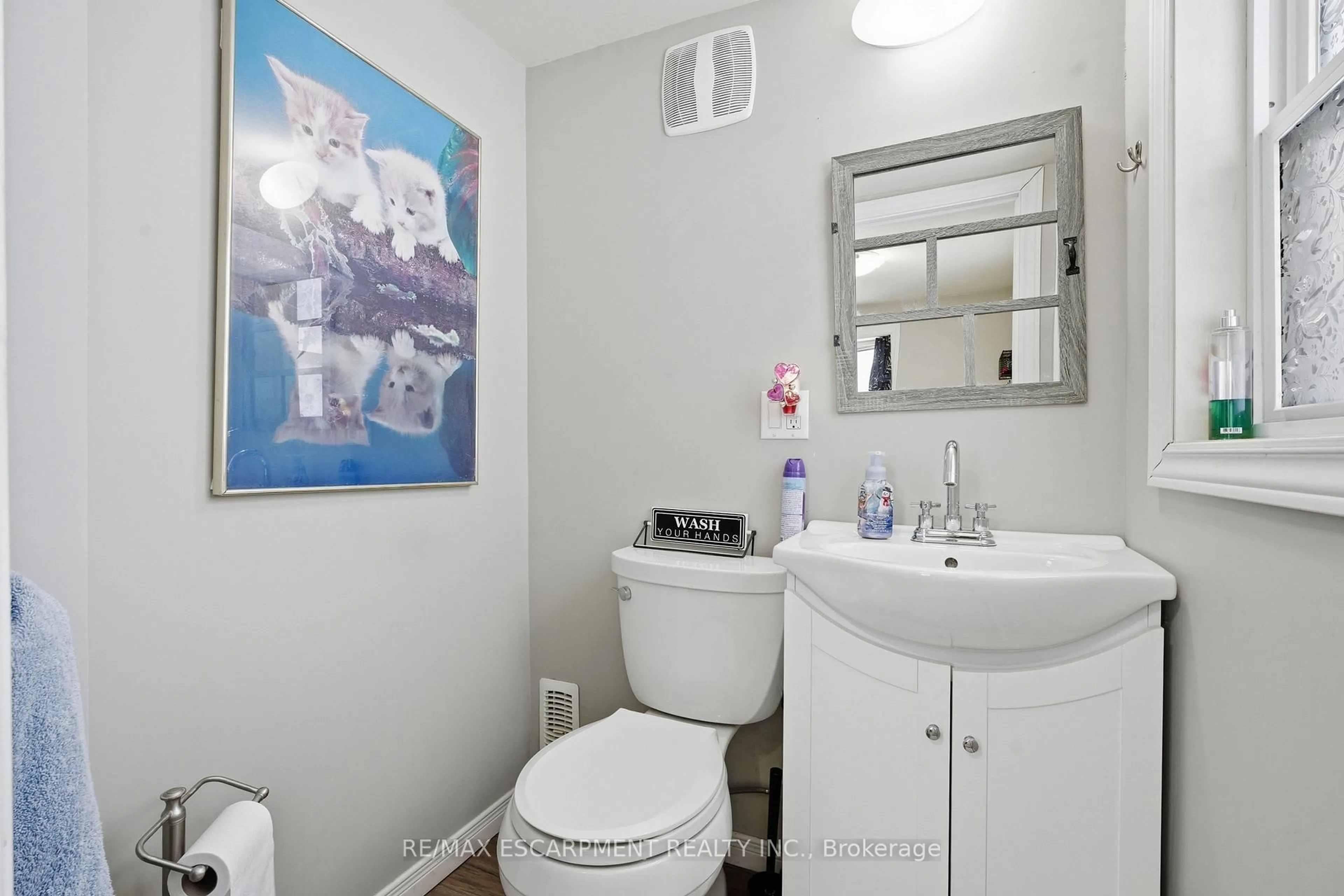 Standard bathroom, unknown for 43 Main St, Haldimand Ontario N0A 1H0