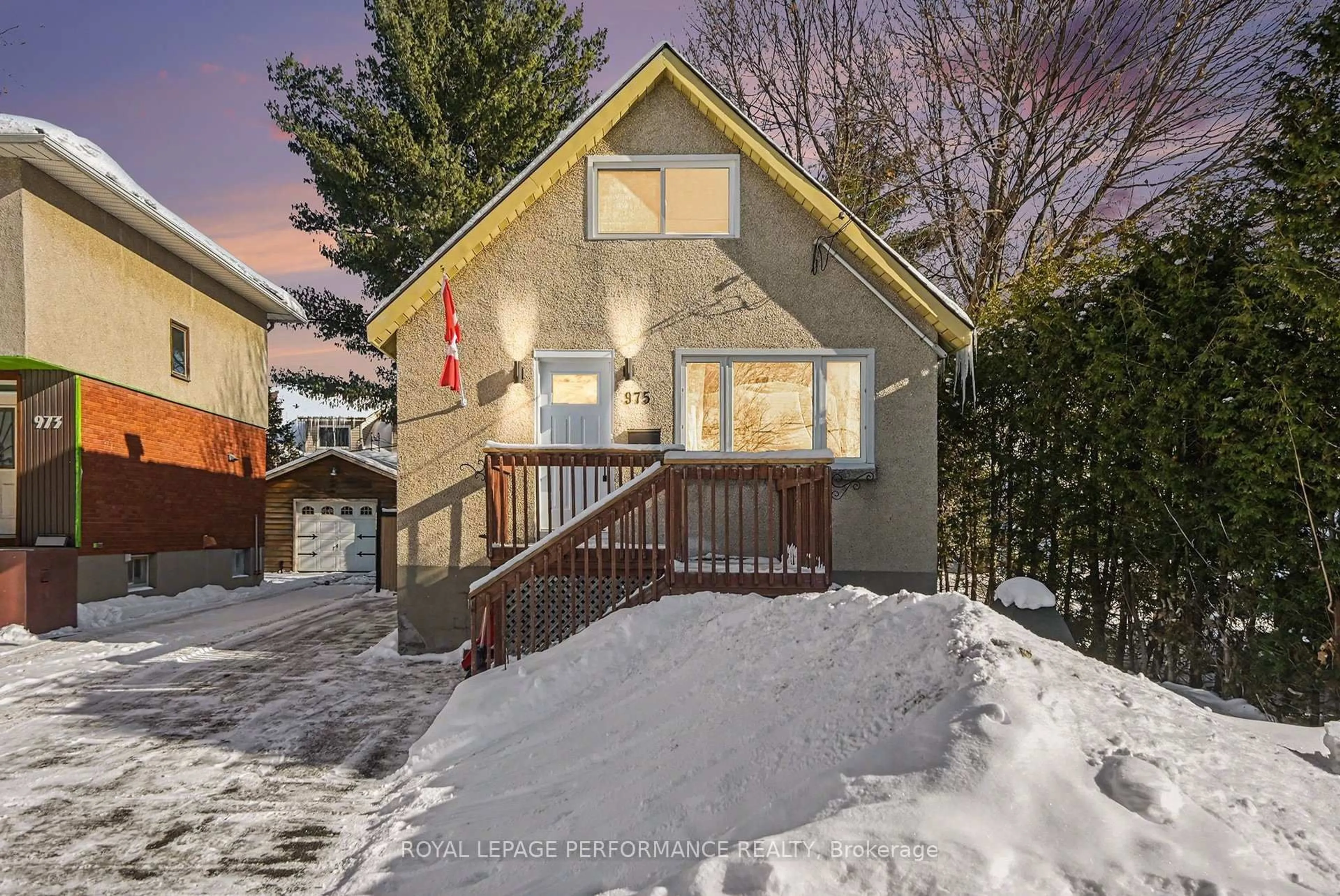 Unknown for 975 Sheridan Ave, Ottawa Ontario K1Z 6M4