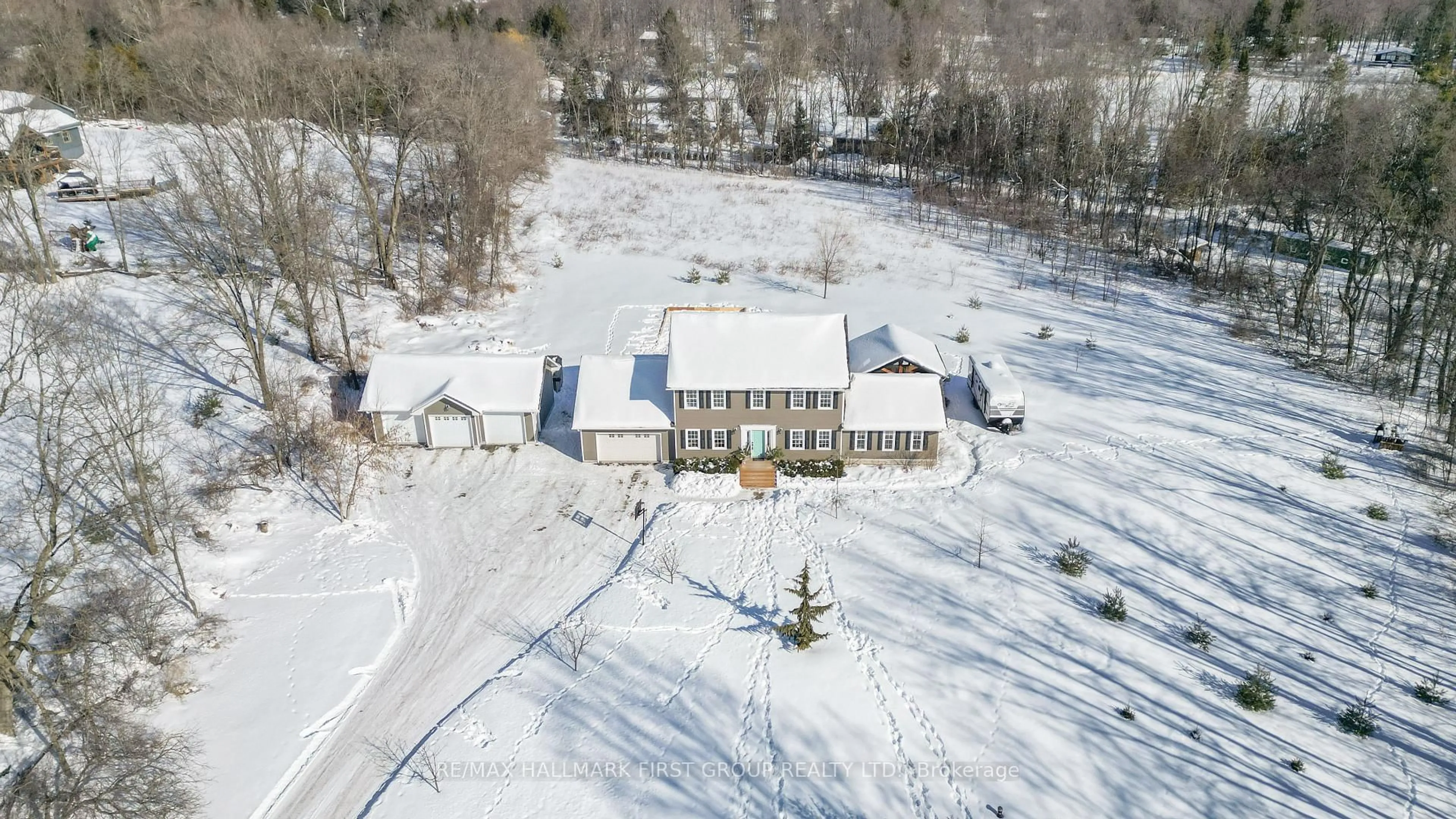 A pic from outside/outdoor area/front of a property/back of a property/a pic from drone, building for 104 Carss Rd, Tweed Ontario K0K 3J0