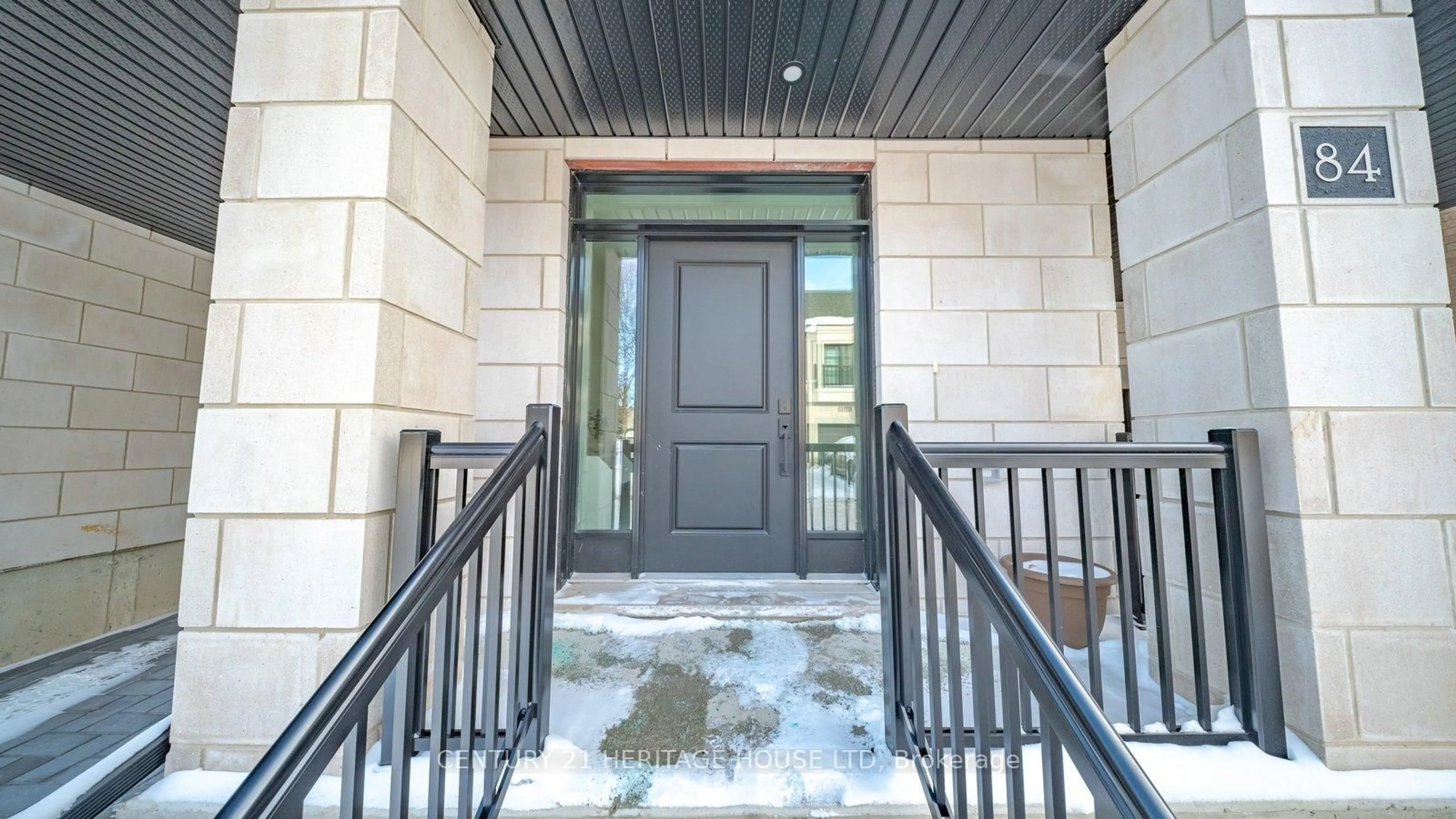 Indoor entryway for 143 Elgin St #84, Cambridge Ontario N1R 0E1
